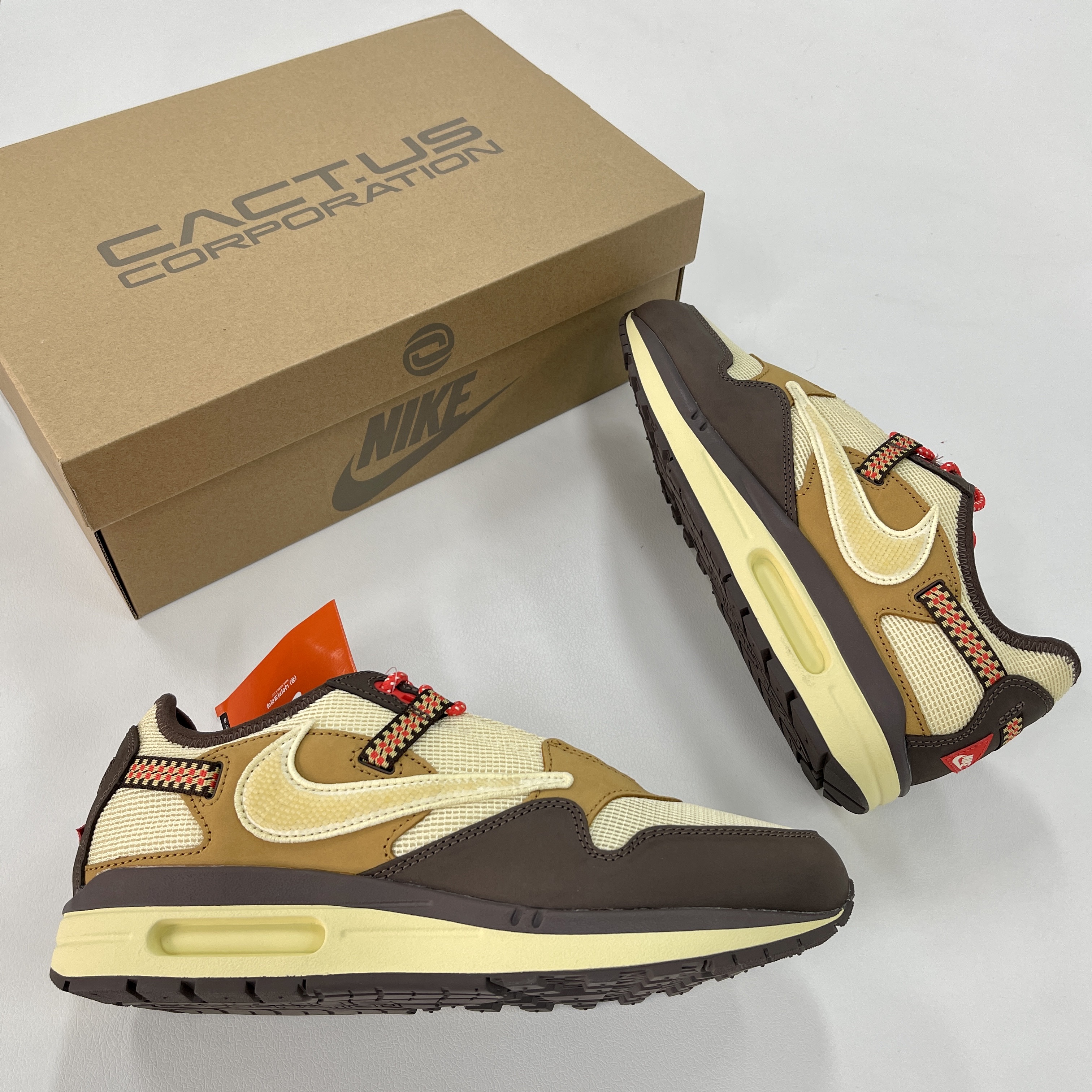 Nike x Travis Scott Air Max 1 Cact.us Brown 착용 스타일