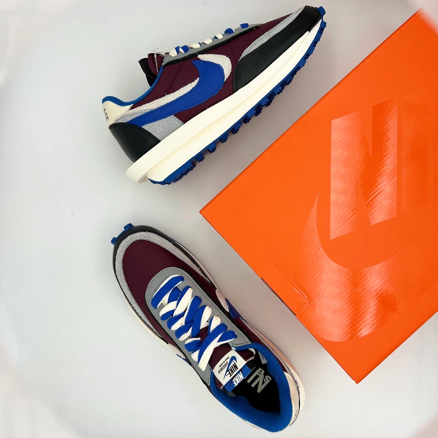 Nike x Sacai x Undercover LDWaffle Night Maroon Team Royal 착용 스타일 - 5
