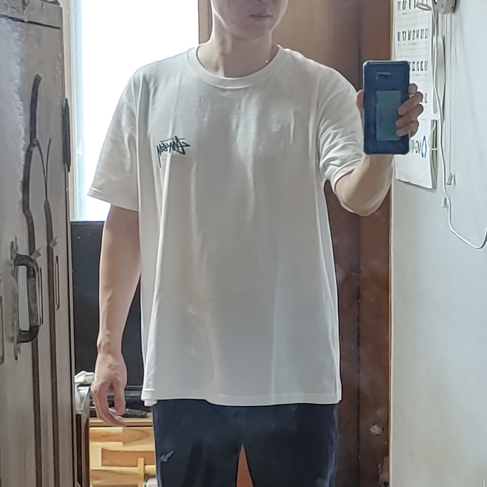 IAB Studio T-Shirt White Light Green, Stussy World Tour T-Shirt Smoke 착용 스타일 - 3