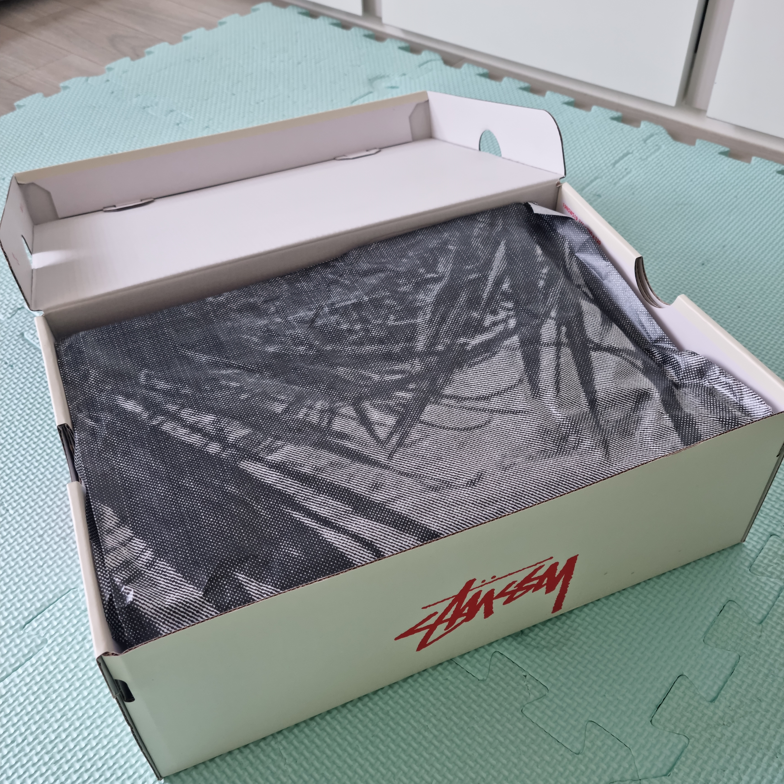 Nike x Stussy Air Force 1 '07 Mid SP Black and Light Bone 착용 스타일 - 2