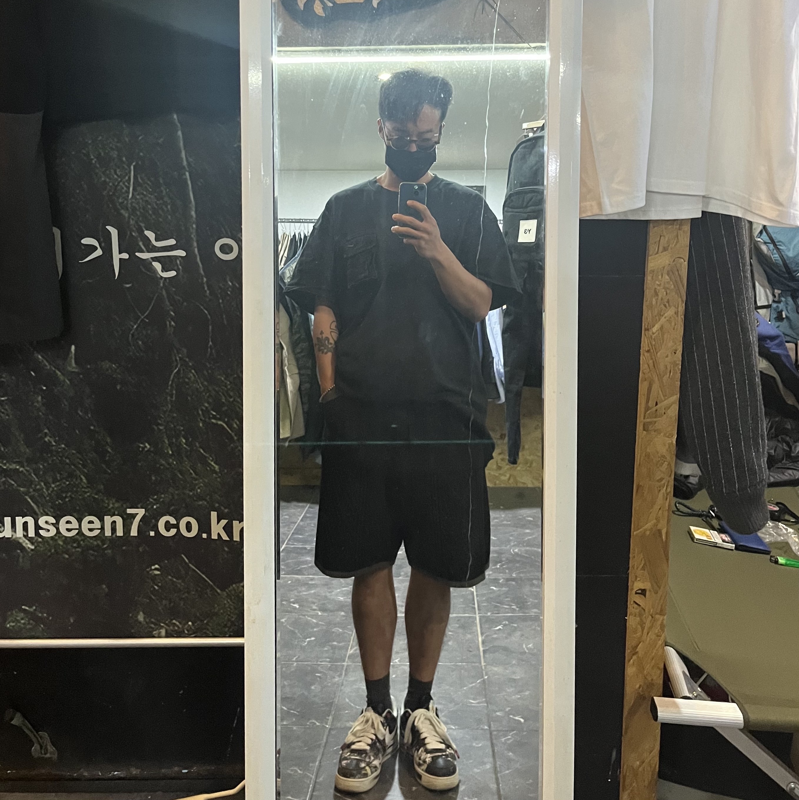 Nike x Travis Scott NRG AG T-Shirt Black, Nike x Peaceminusone Air Force 1 Low Para-Noise 착용 스타일