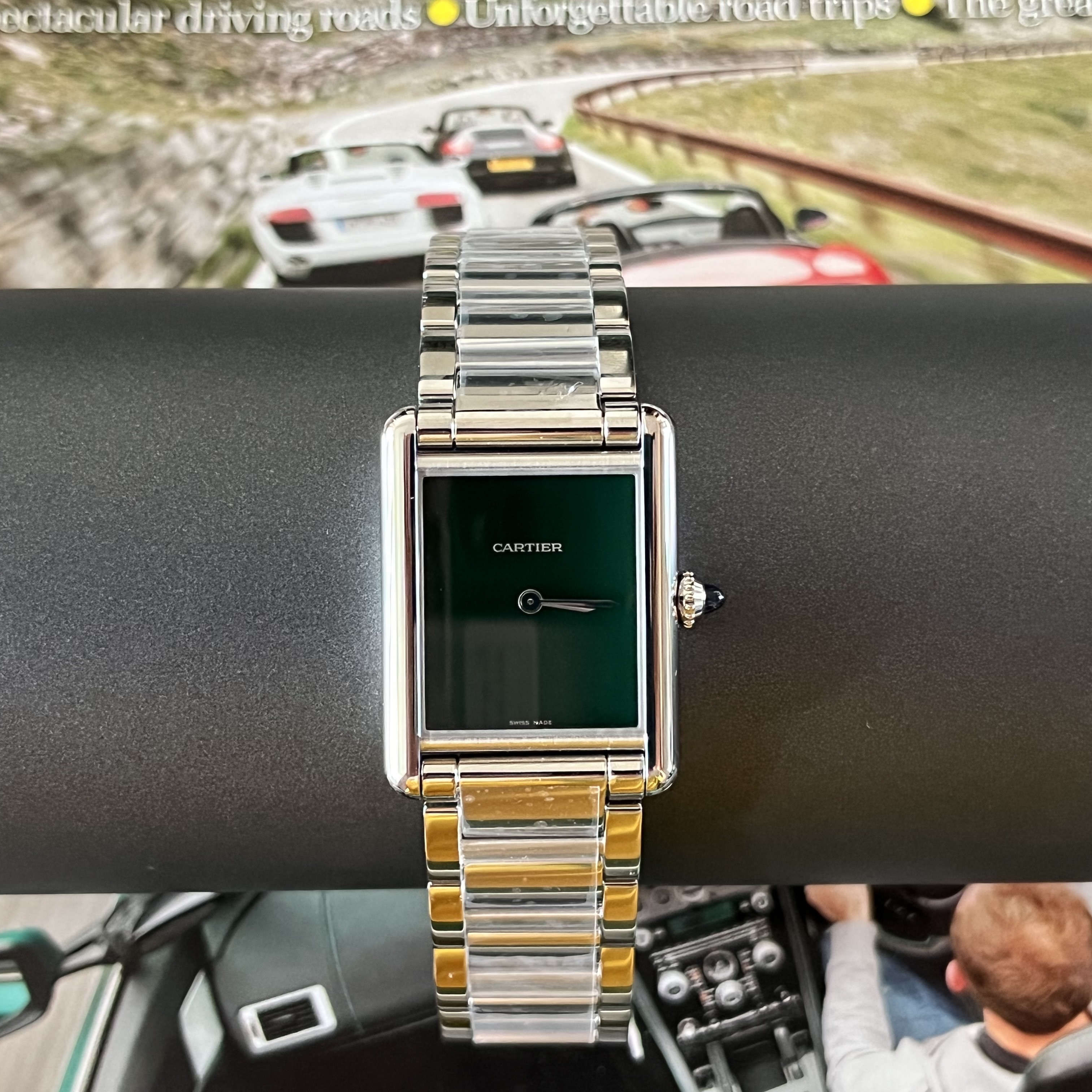 Cartier Tank Must Watch Large Quartz Steel Calfskin Black, Cartier Tank Must Watch Large Quartz Steel Alligator Skin Green 착용 스타일 - 3