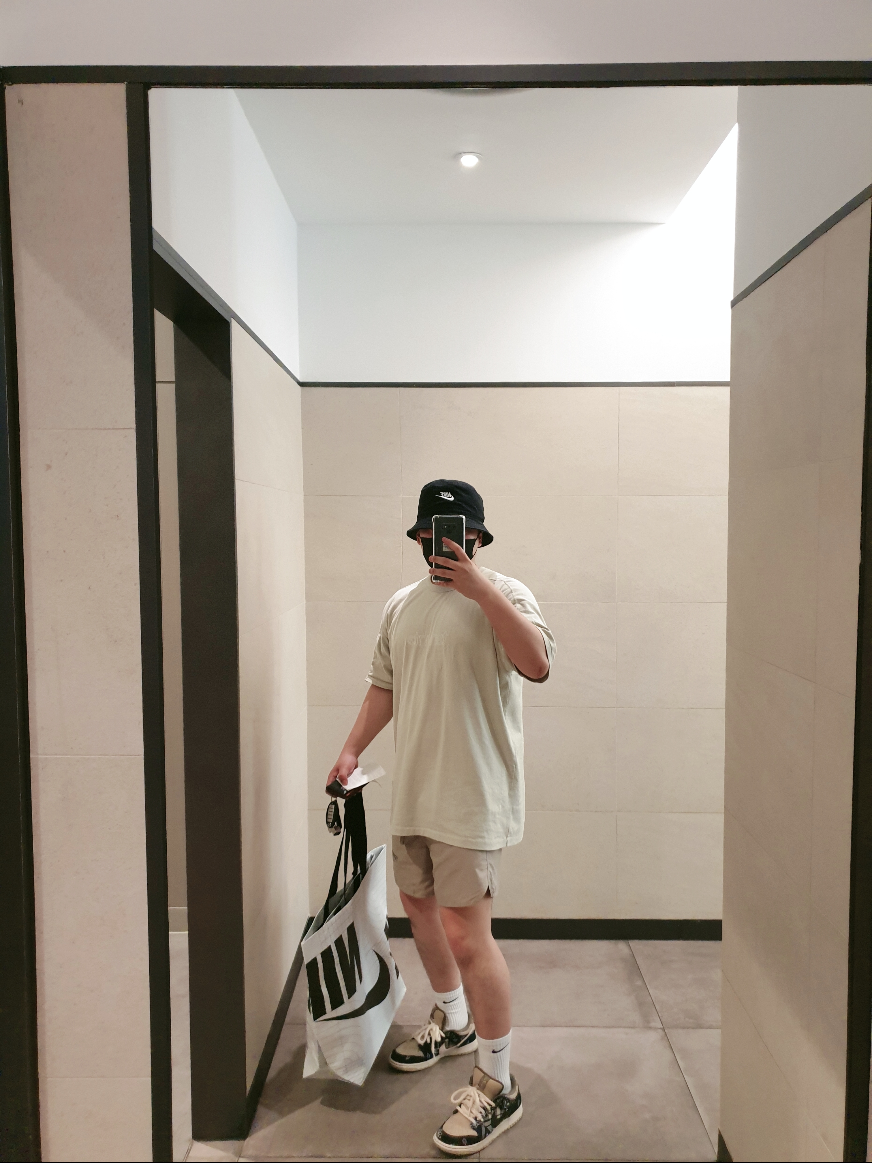 Nike x Travis Scott SB Dunk Low, Essentials Volley Shorts Taupe - 21SS 착용 스타일