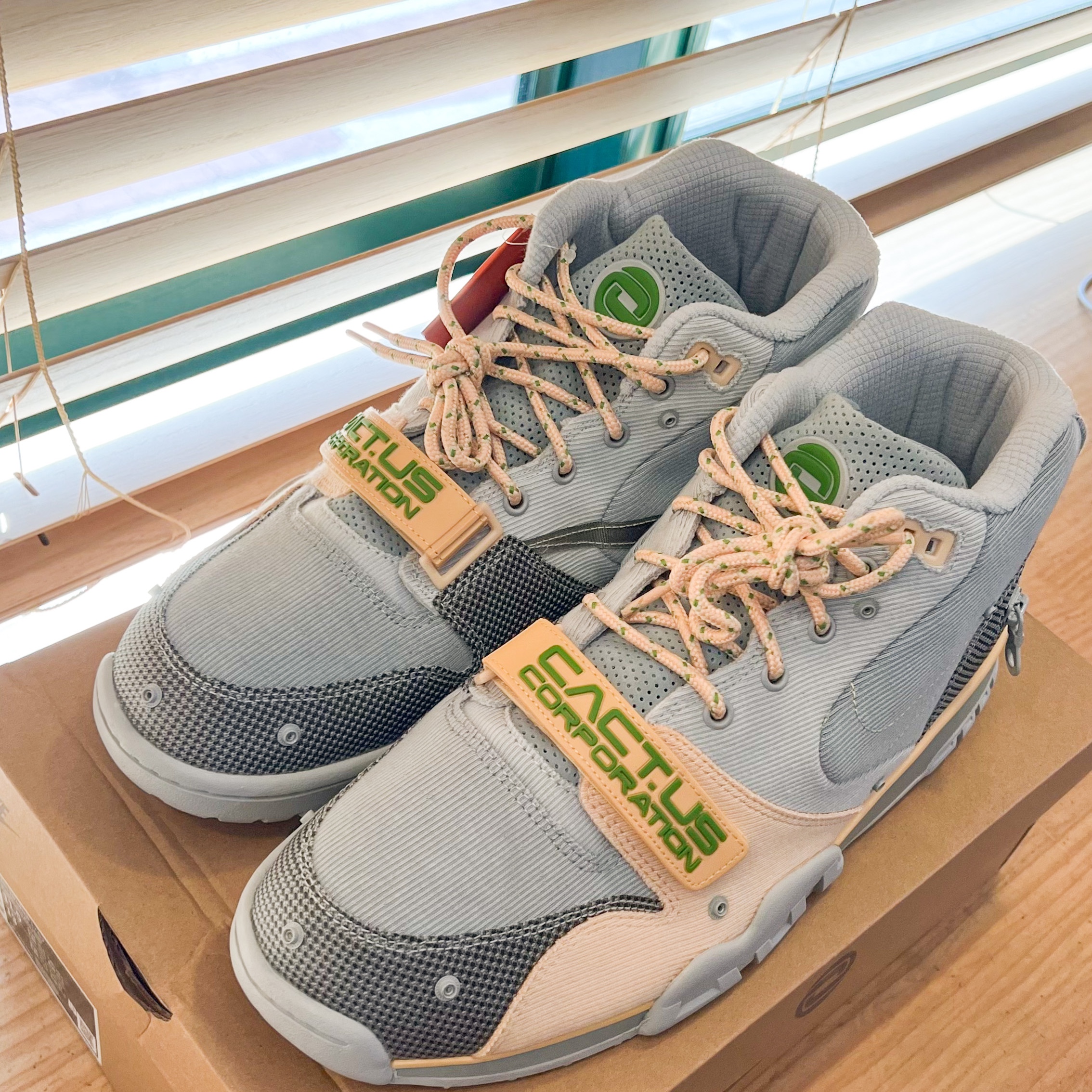 Nike x Travis Scott Nike Air Trainer 1 Grey Haze and Dusty Sage 착용 스타일 - 4