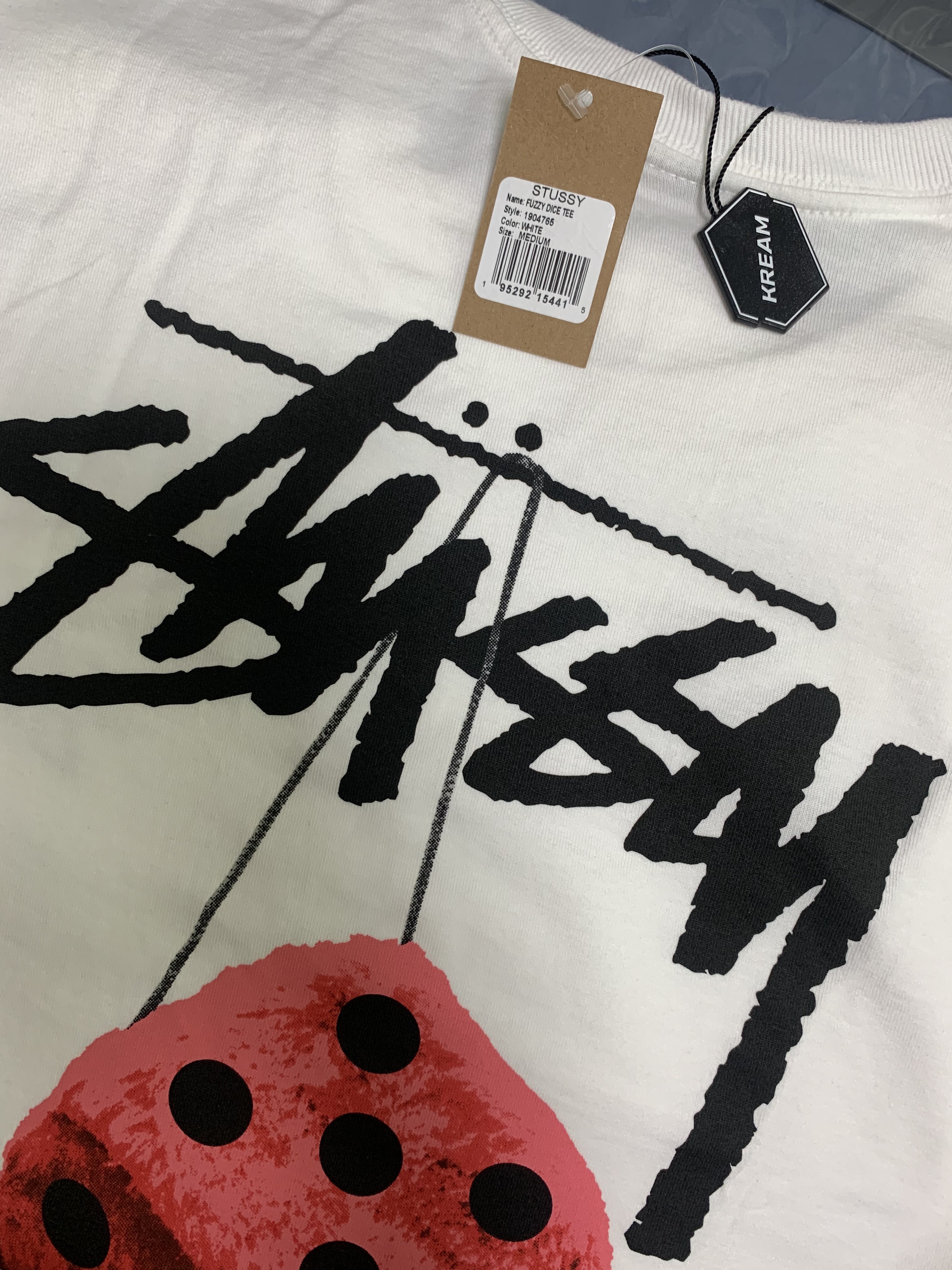 Stussy Fuzzy Dice T-Shirt White 착용 스타일