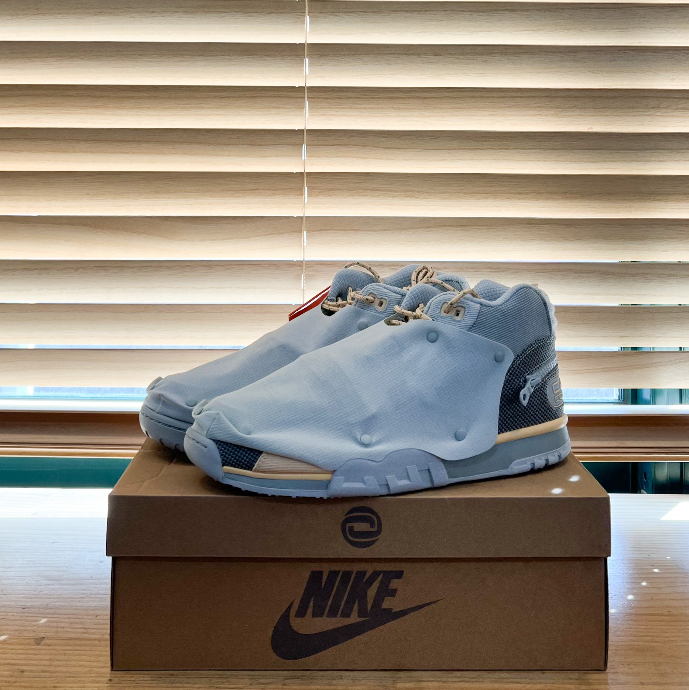 Nike x Travis Scott Nike Air Trainer 1 Grey Haze and Dusty Sage 착용 스타일 - 1