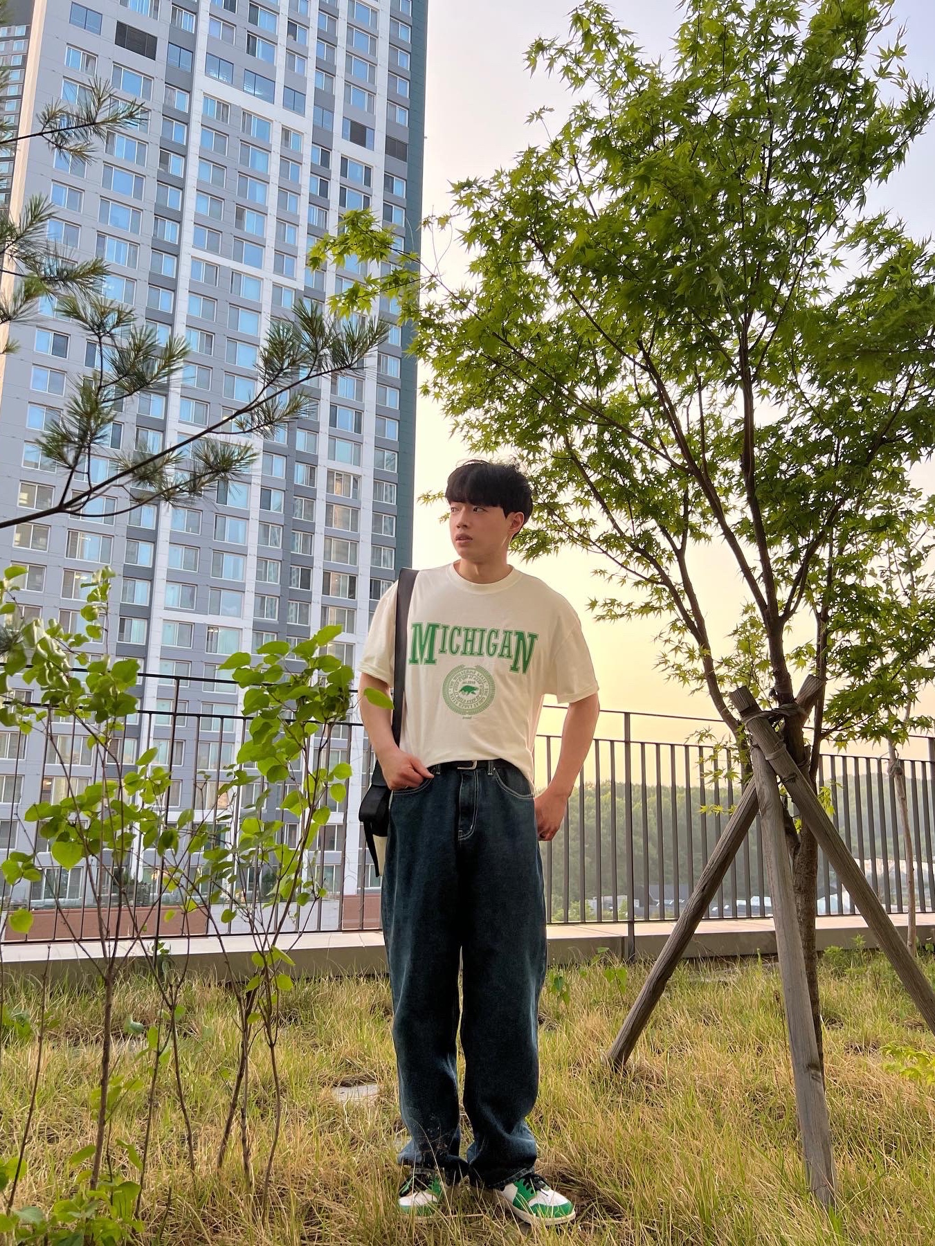 (W) Jordan 1 Retro High OG Lucky Green 착용 스타일 - 2