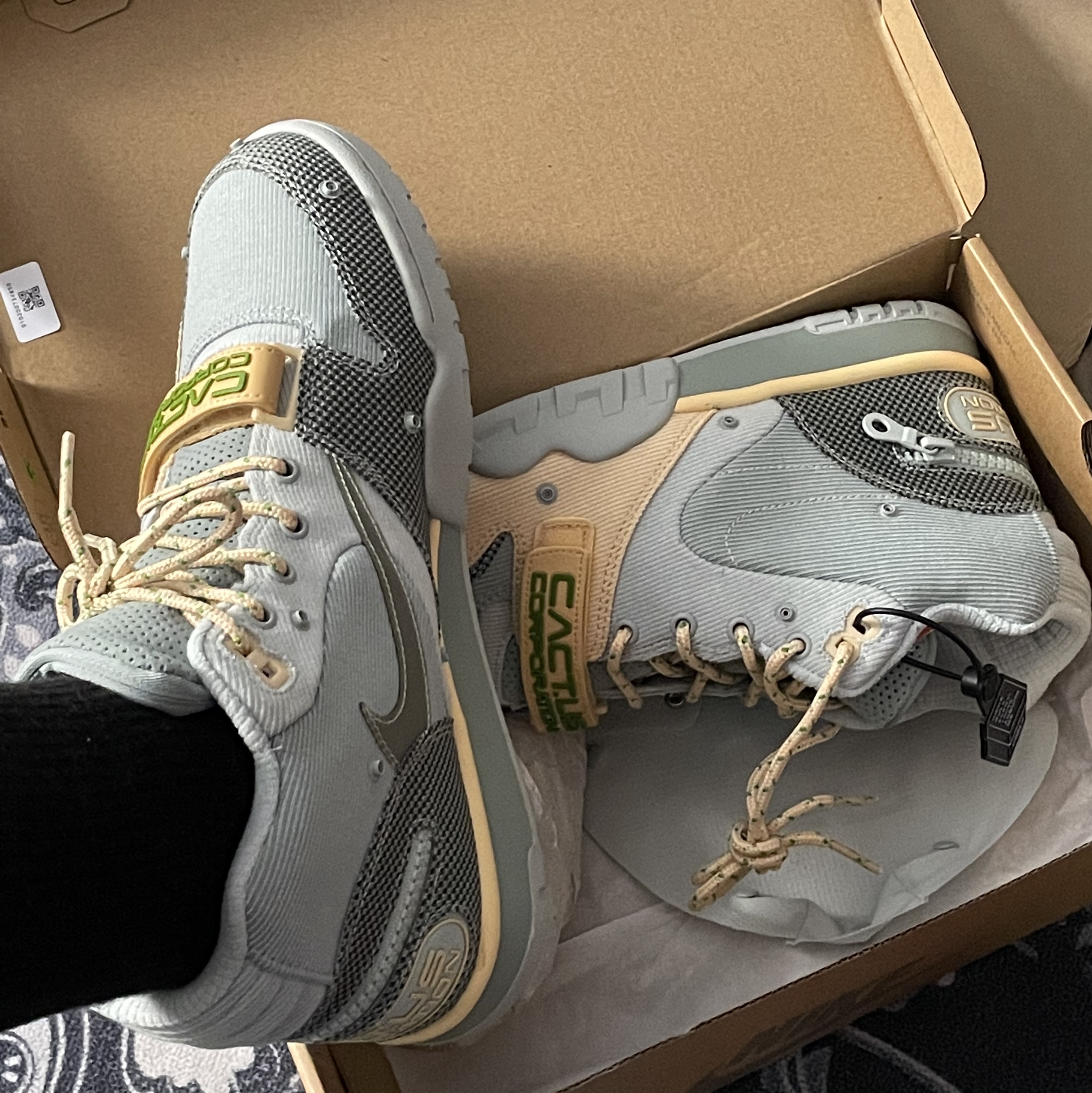 Nike x Travis Scott Nike Air Trainer 1 Grey Haze and Dusty Sage 착용 스타일