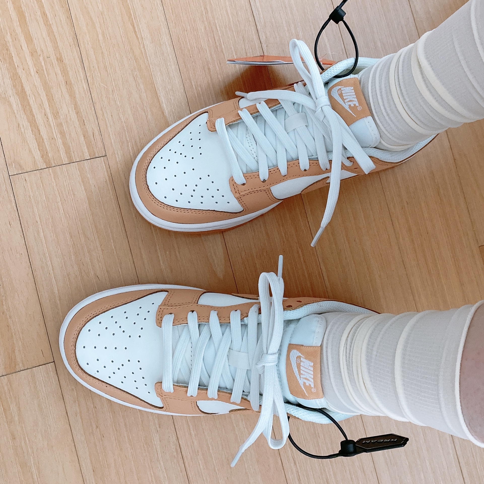 (W) Nike Dunk Low Harvest Moon 착용 스타일 - 1