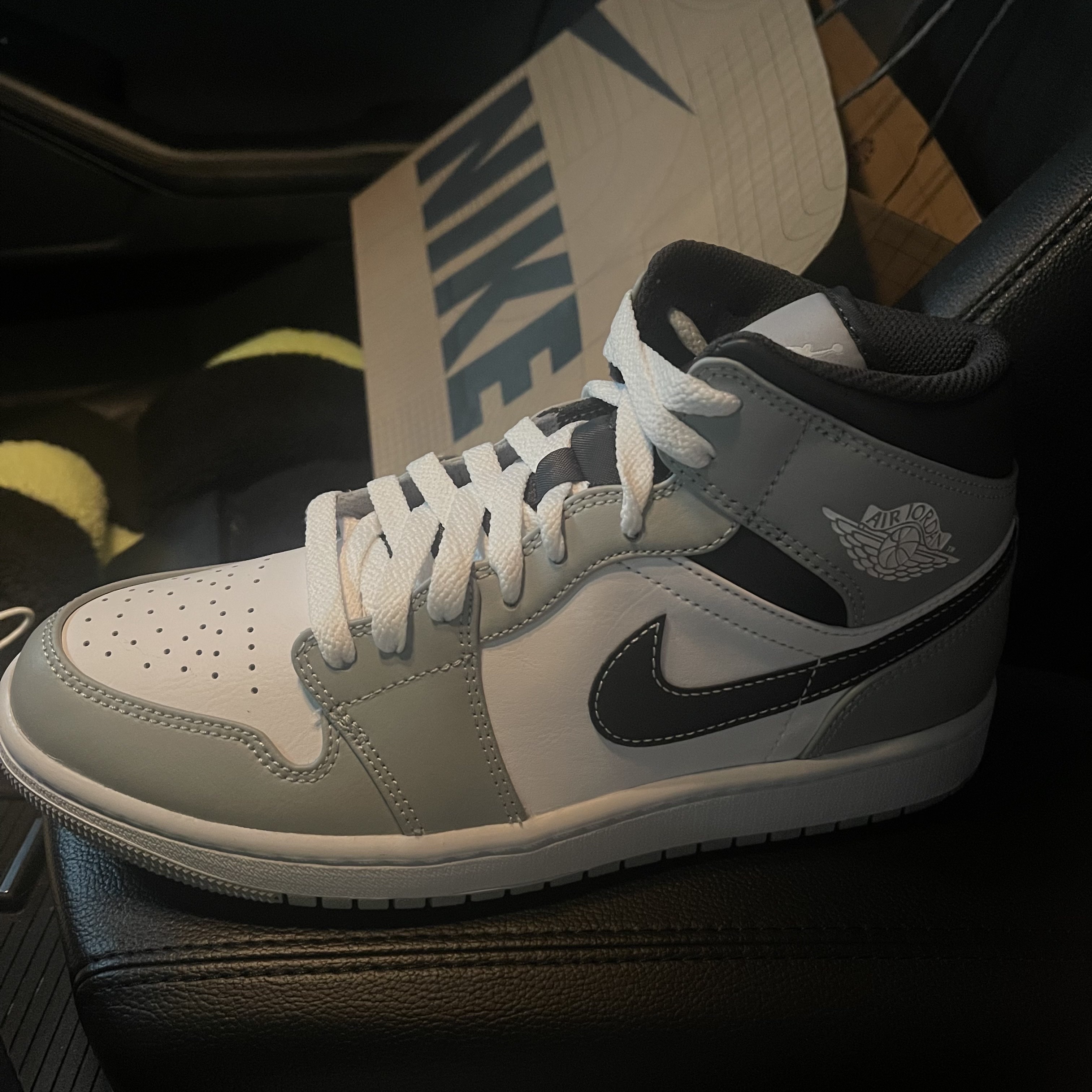 Jordan 1 Mid Light Smoke Grey Anthracite 착용 스타일