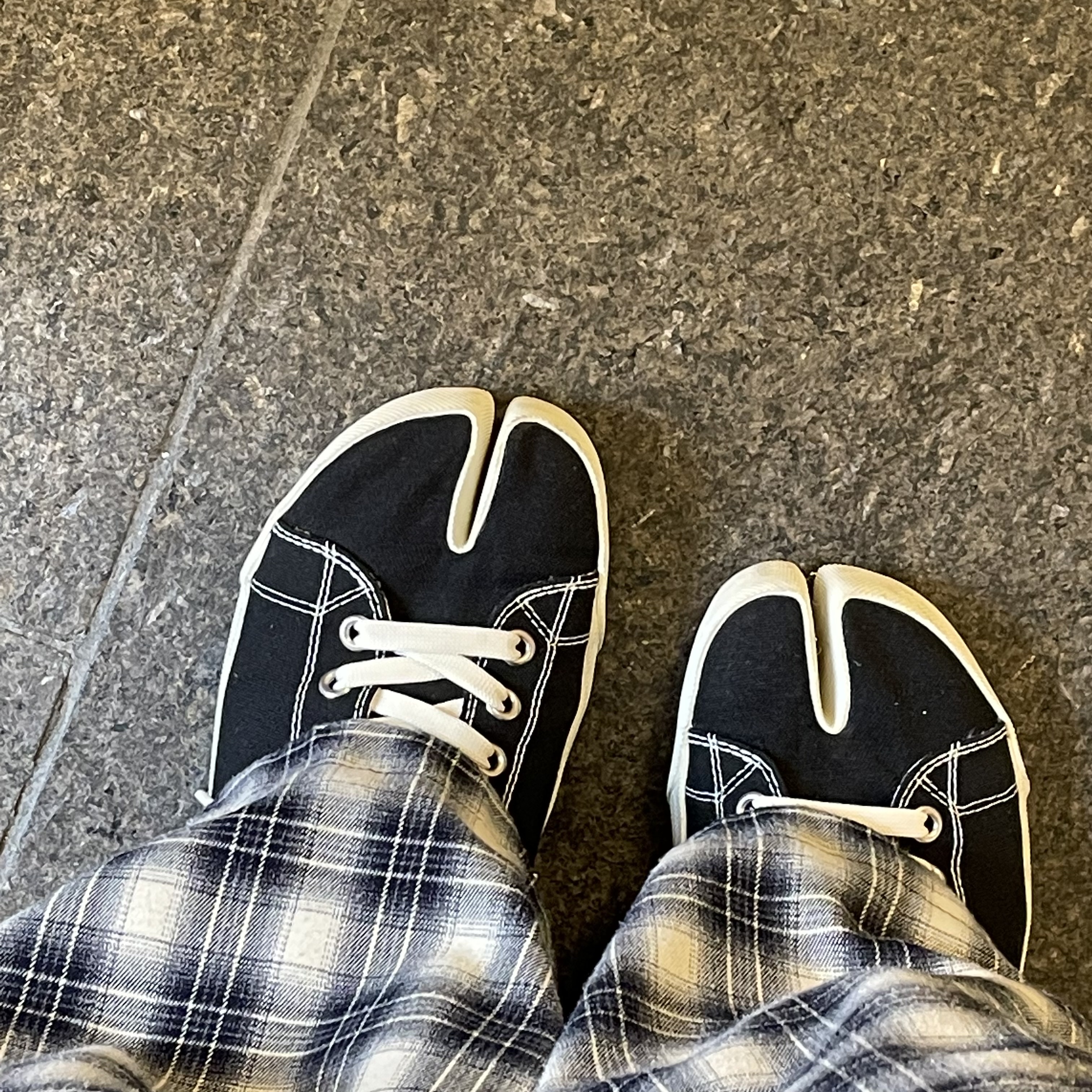 Maison Margiela Tabi Low Black 착용 스타일