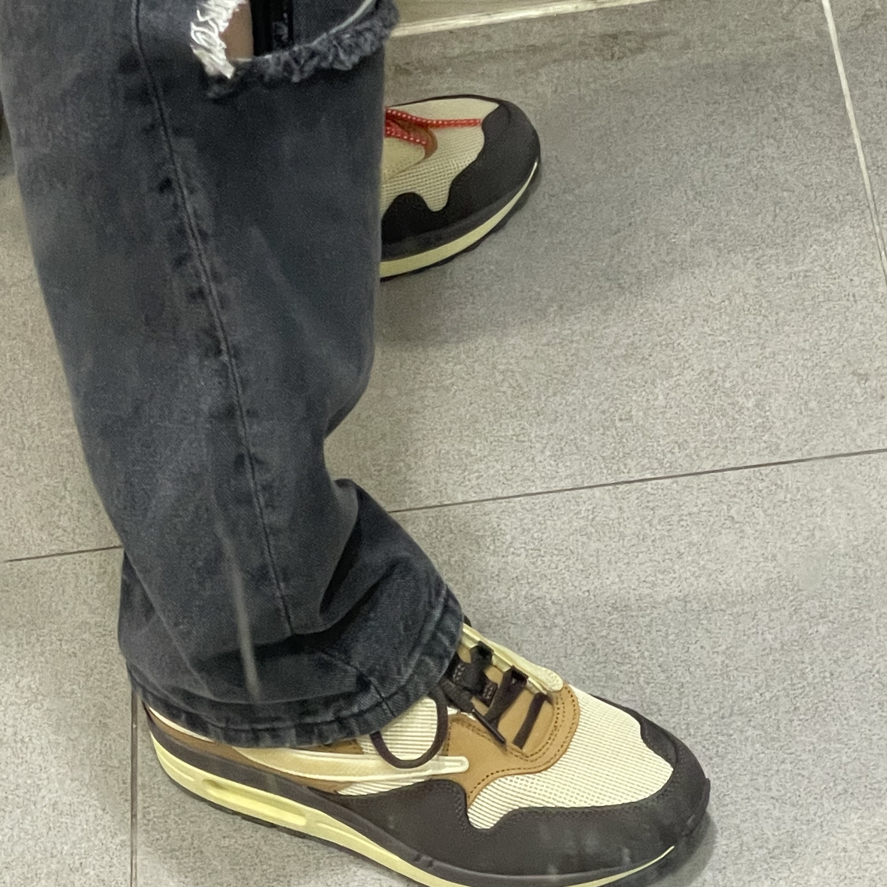 Nike x Travis Scott Air Max 1 Cact.us Brown 착용 스타일 - 1
