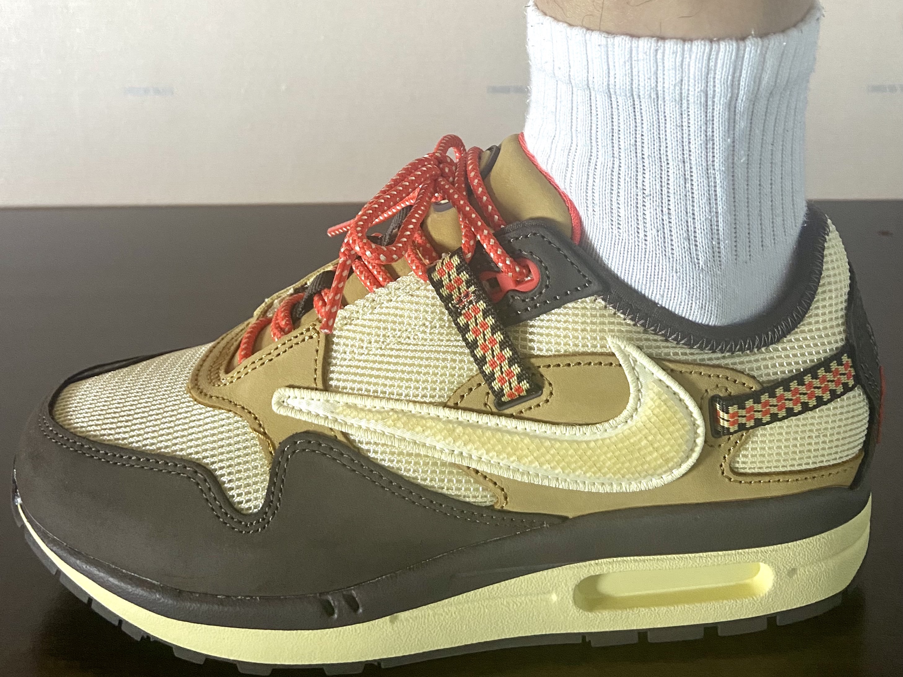 Nike x Travis Scott Air Max 1 Cact.us Brown 착용 스타일