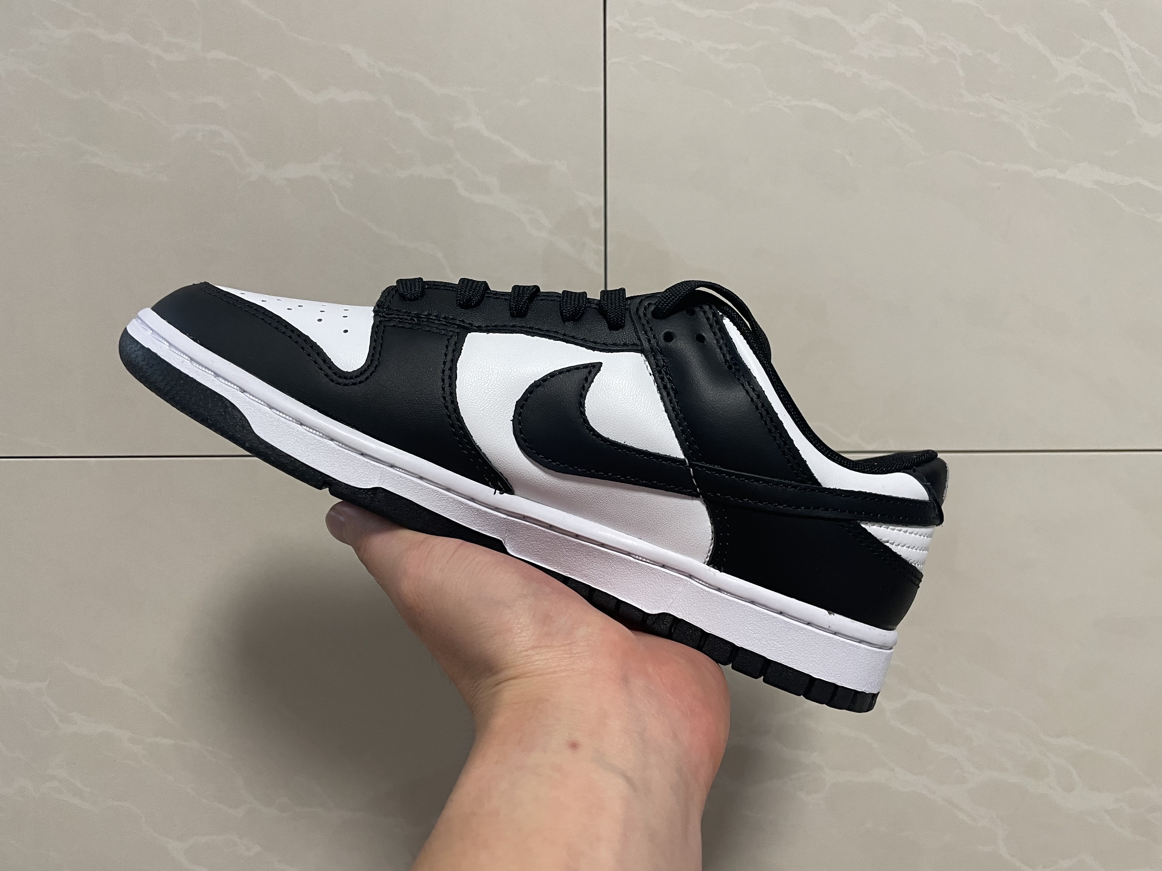 Nike Dunk Low Retro Black 착용 스타일