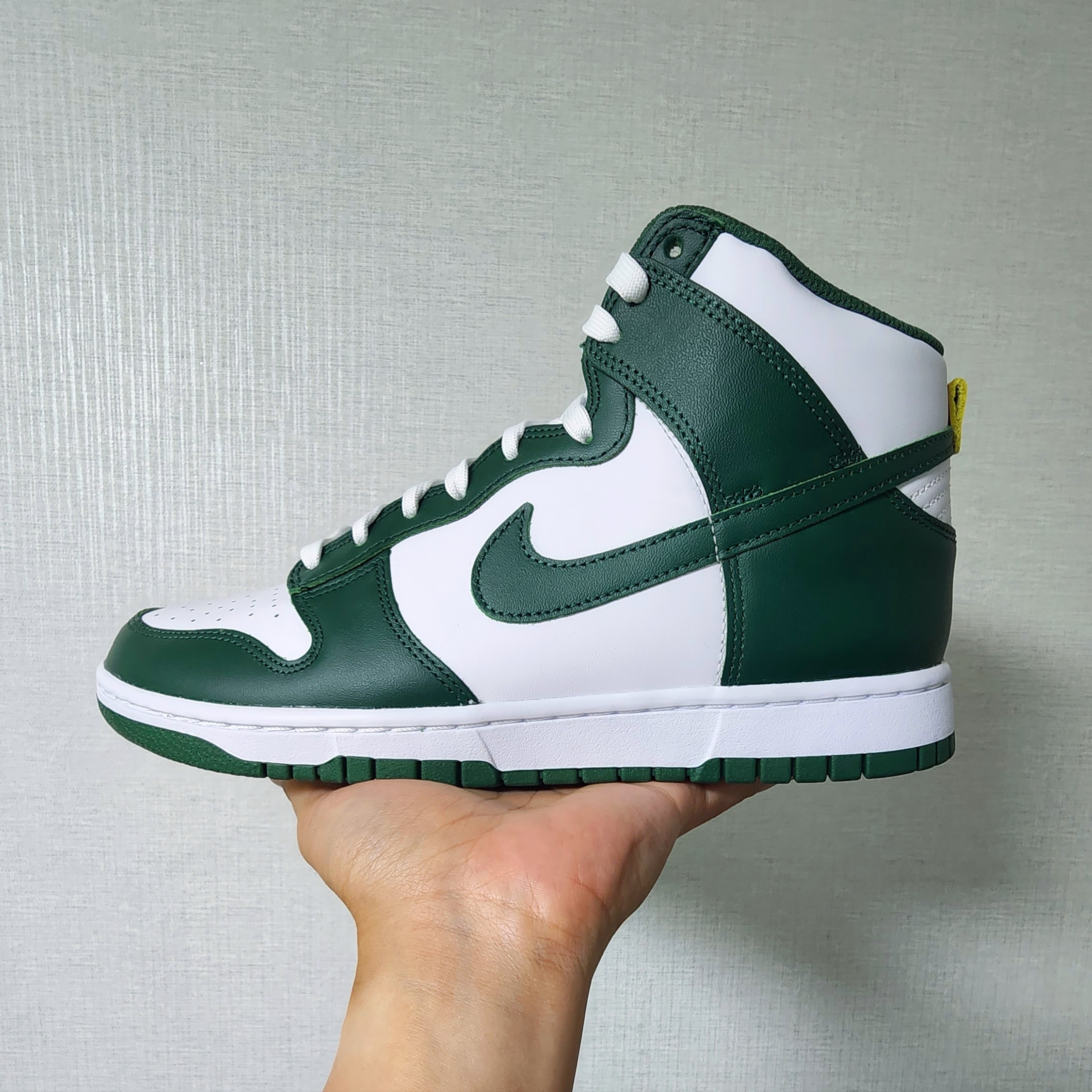 Nike Dunk High Retro Noble Green 착용 스타일