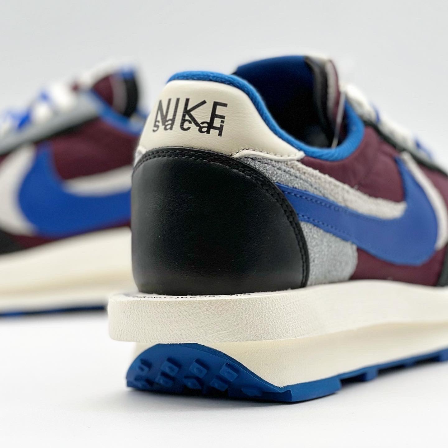 Nike x Sacai x Undercover LDWaffle Night Maroon Team Royal 착용 스타일 - 3