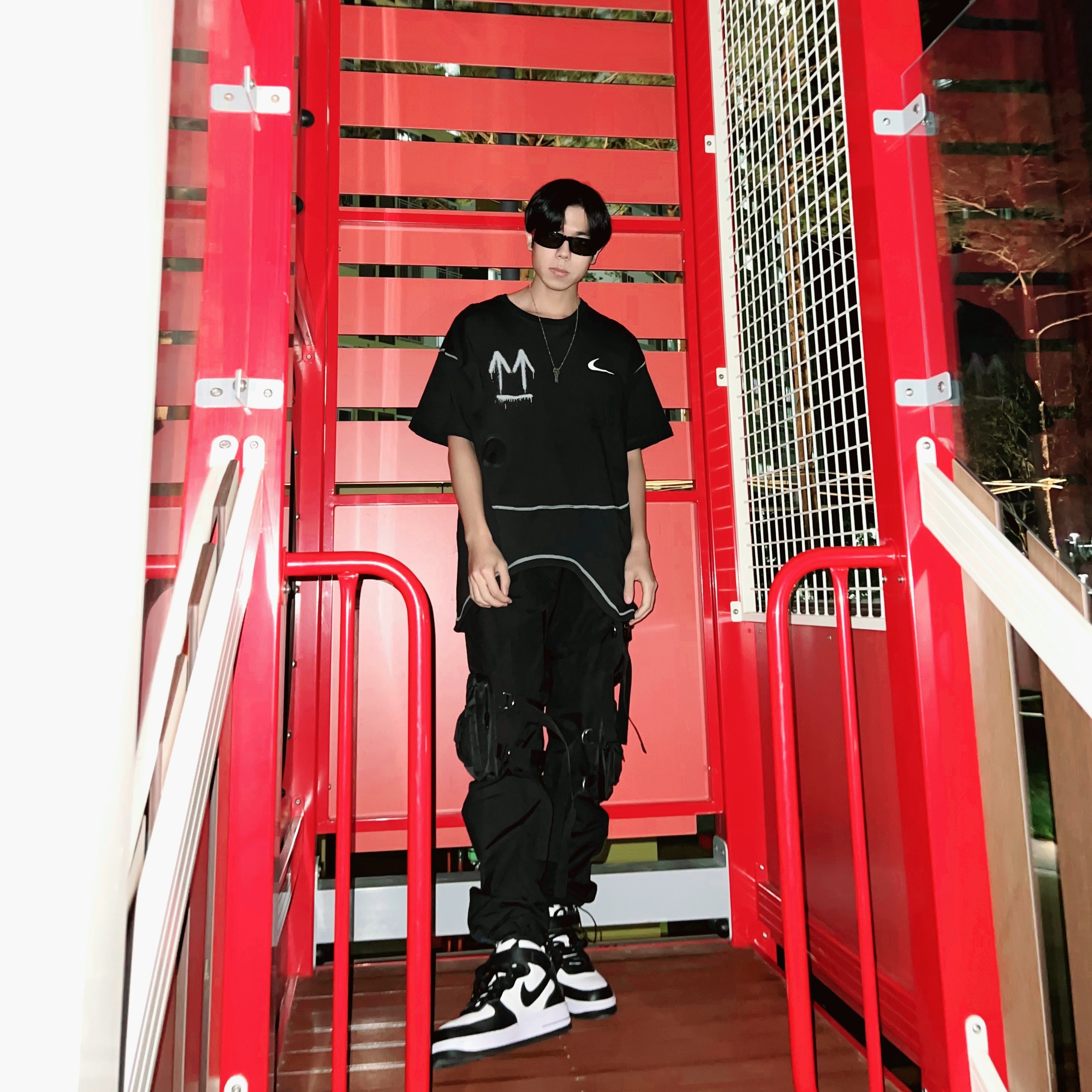Nike x Off-White NRG RU Short Sleeve T-Shirt, Nike x Stussy Air Force 1 '07 Mid SP Black and Light Bone 착용 스타일 - 3