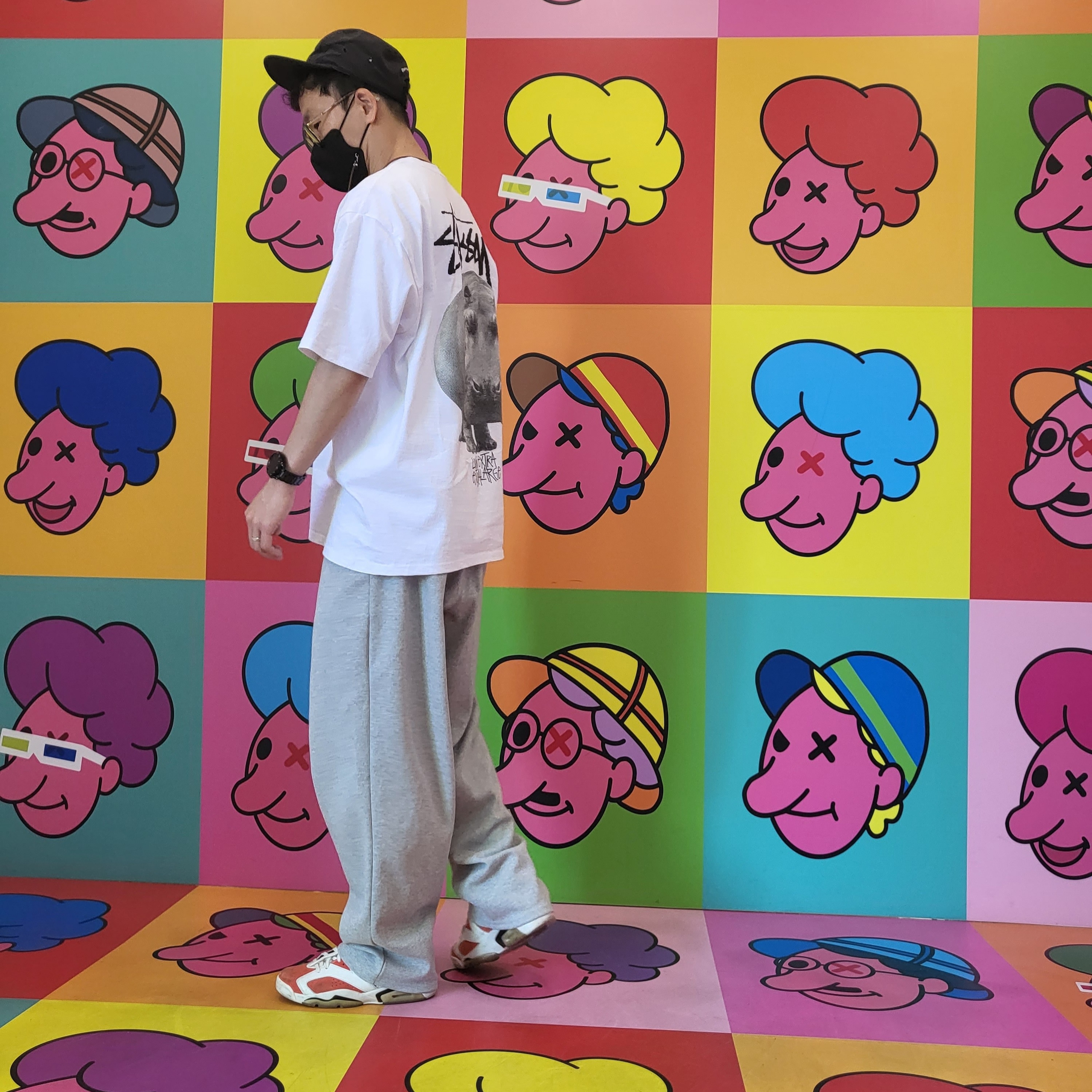 Jordan 6 Retro Gatorade Like Mike White, Stussy Livin' Large T-Shirt White 착용 스타일