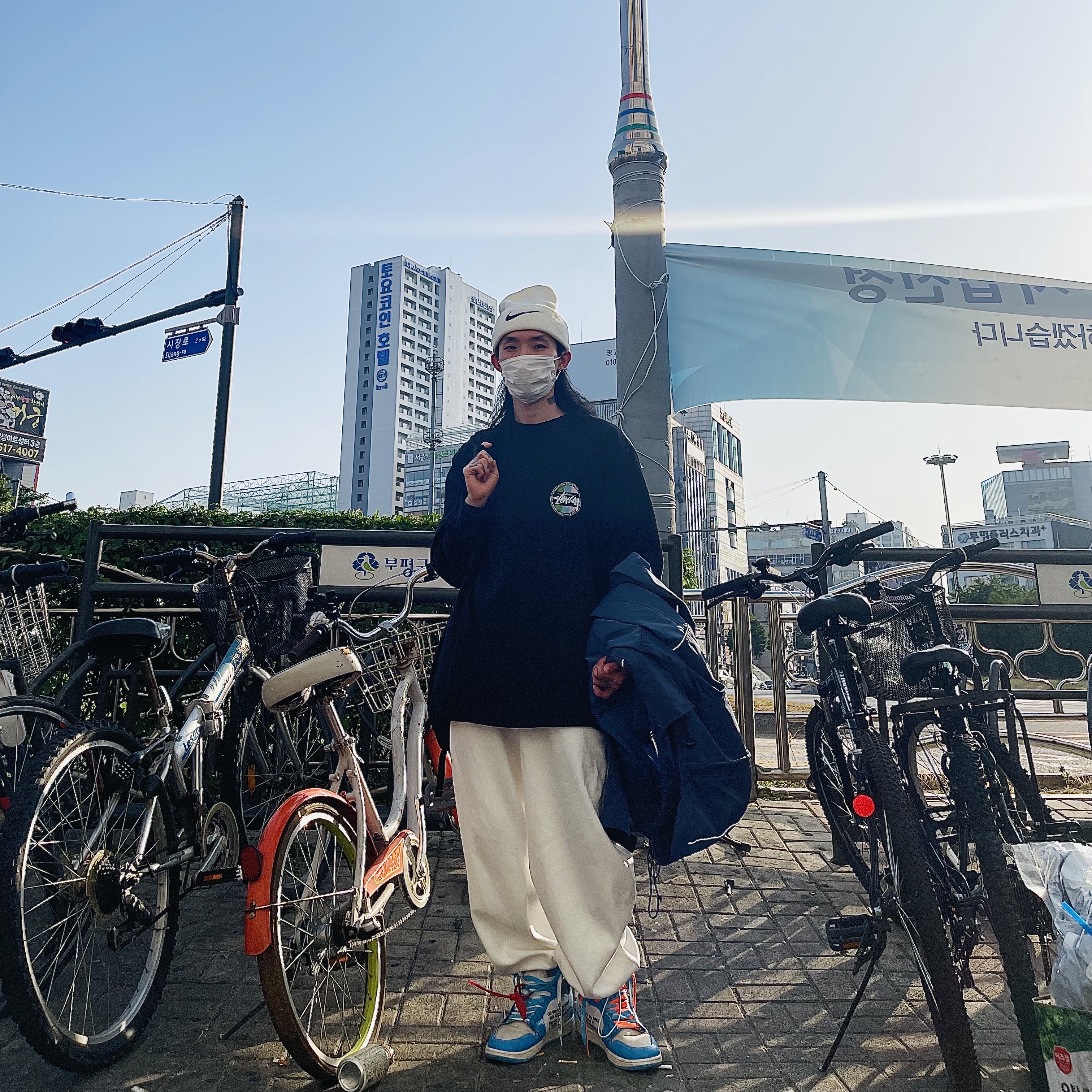 Jordan 1 x Off-White Retro High University Blue, Nike x Stussy NRG Cuffed Beanie Summit White 착용 스타일