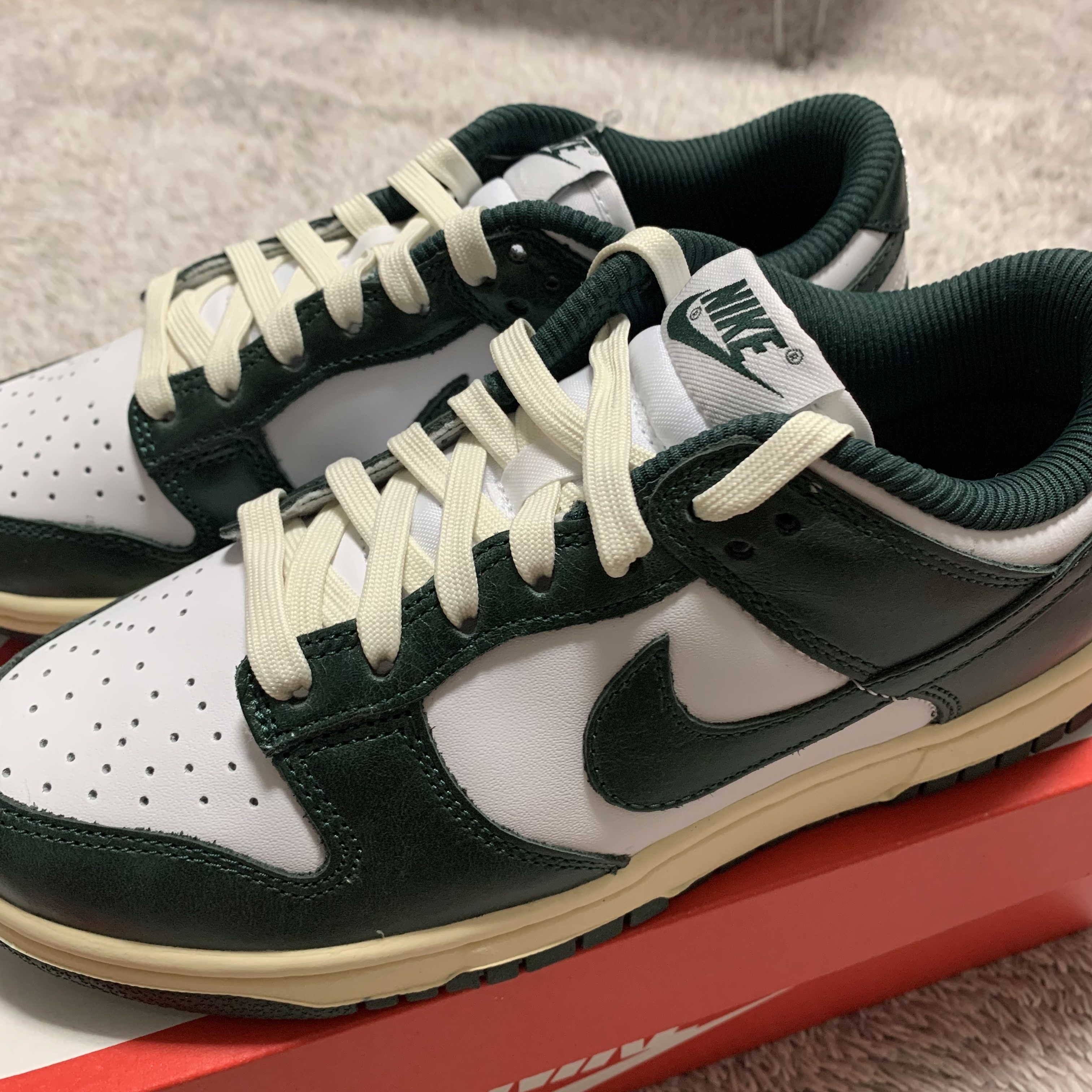 (W) Nike Dunk Low Vintage Green 착용 스타일