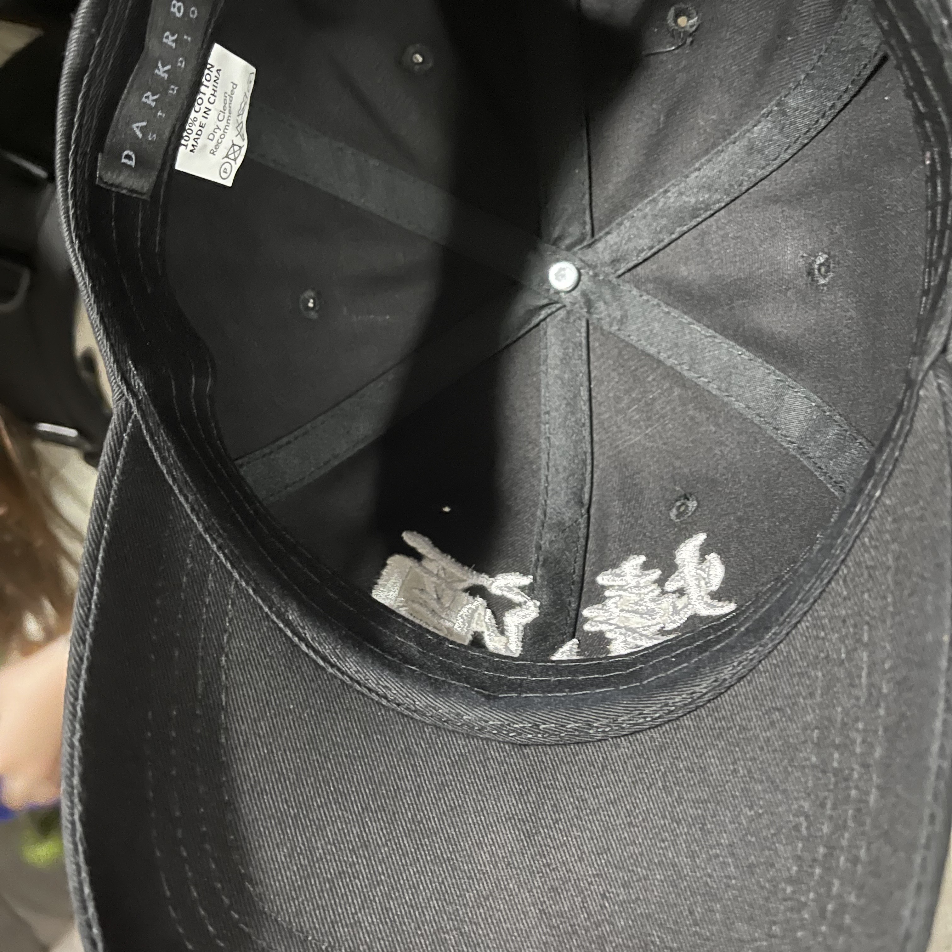 Darkr8m Studio x Wonsoju Ball Cap Black 착용 스타일