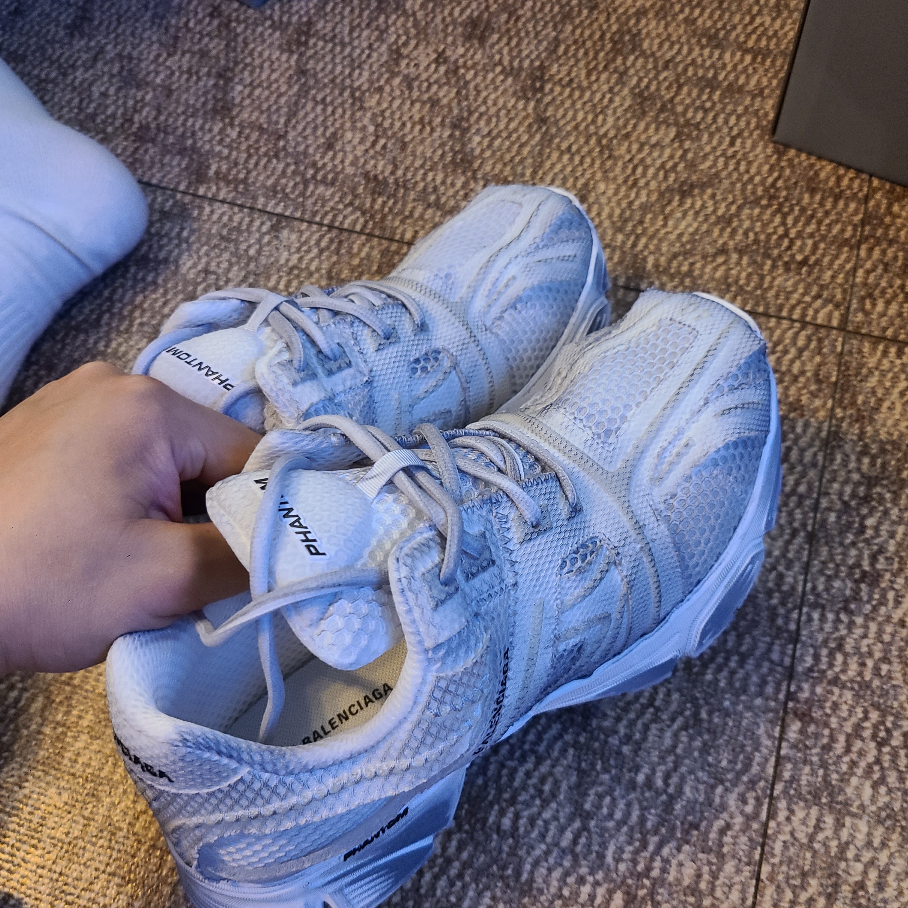 Balenciaga Washed Phantom Sneakers Grey 착용 스타일