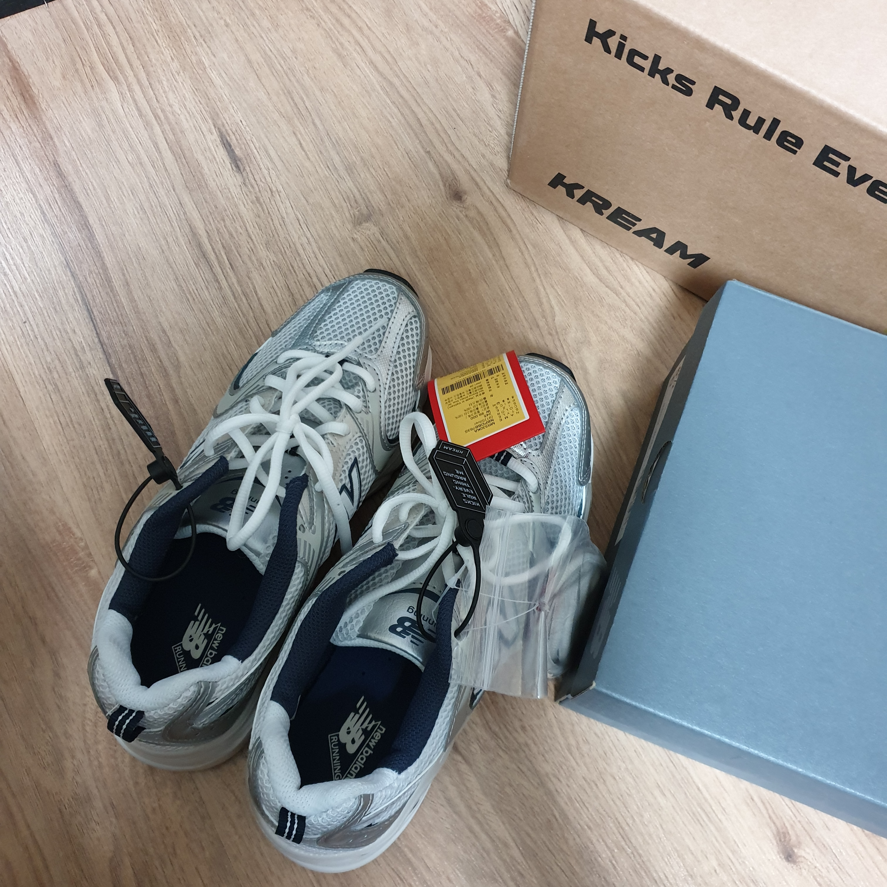 New Balance 530 Steel Grey 착용 스타일