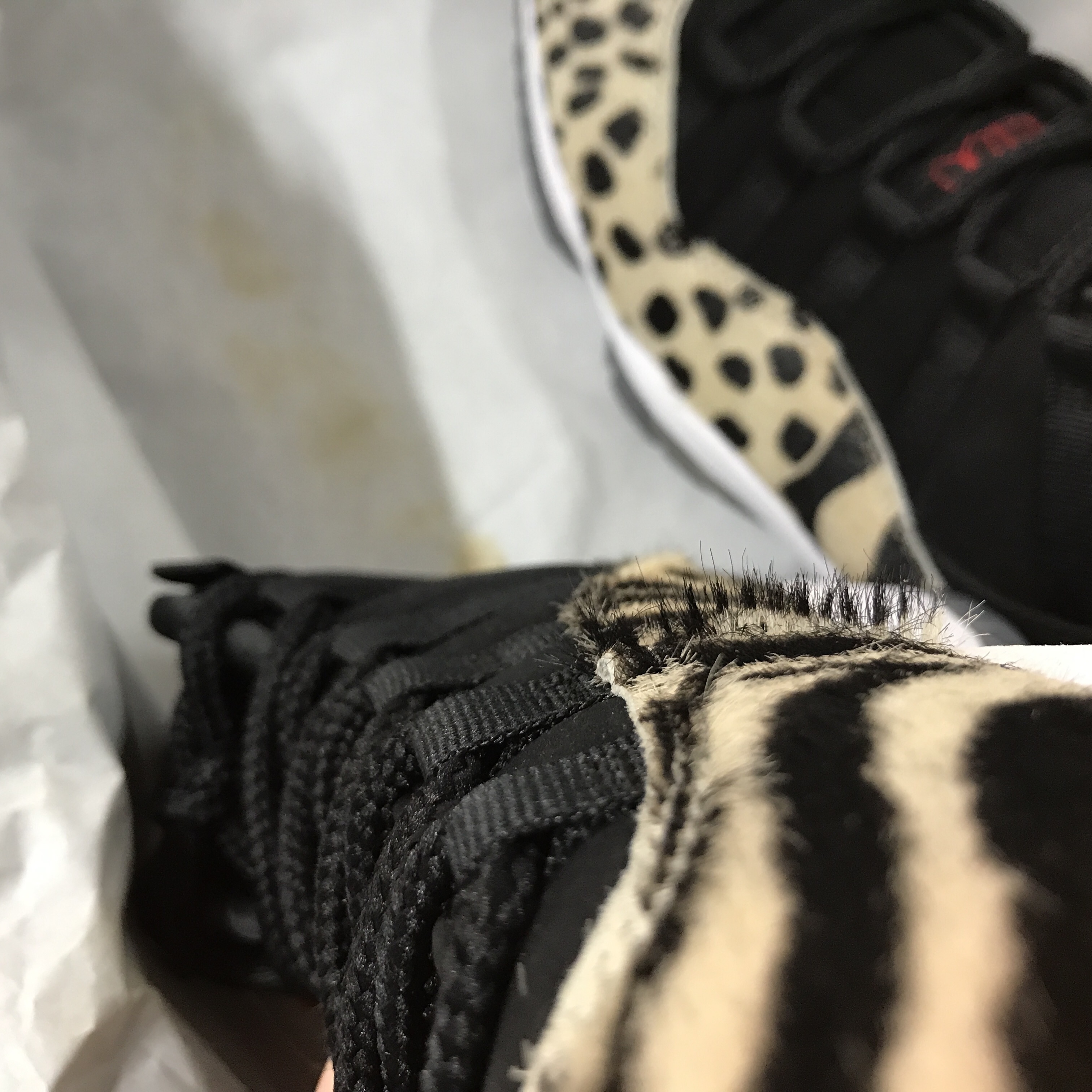 (W) Jordan 11 Retro Animal Instinct Black White 착용 스타일 - 3