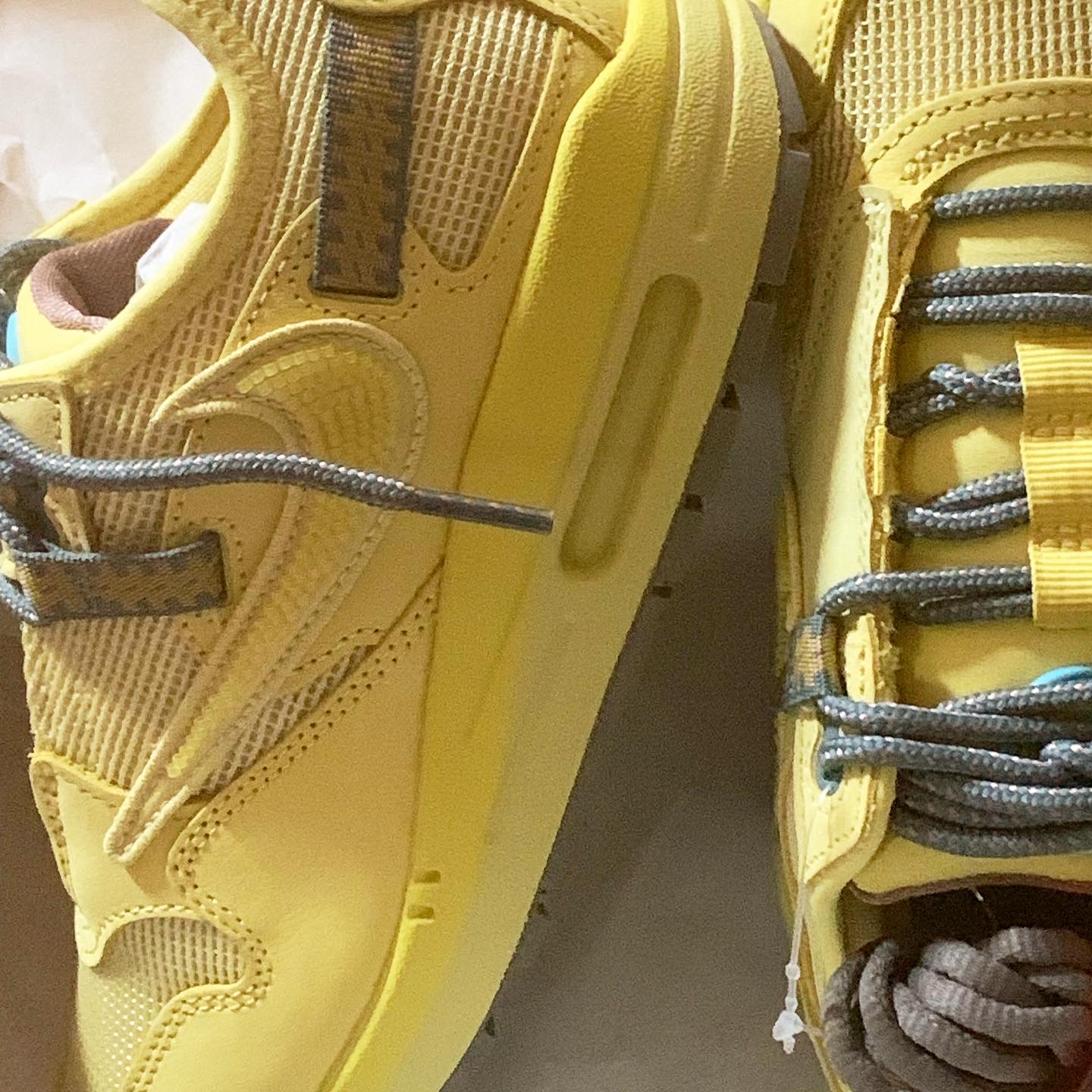 Nike x Travis Scott Air Max 1 Cact.us Gold 착용 스타일 - 1