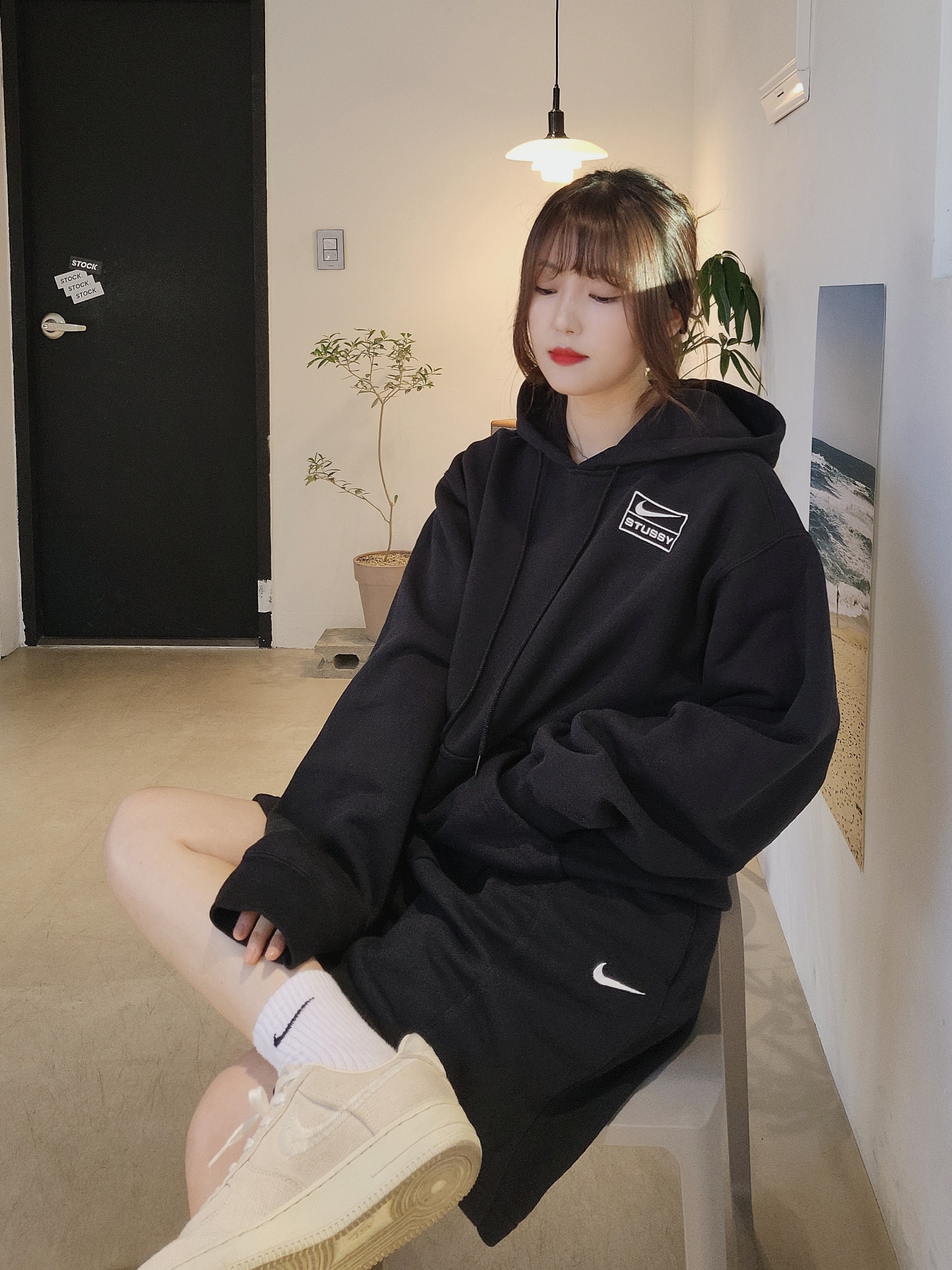 Nike x Stussy NRG RA Washed Pullover Hoodie Black (DN4028-010), Nike x Stussy Air Force 1 Low Fossil 착용 스타일