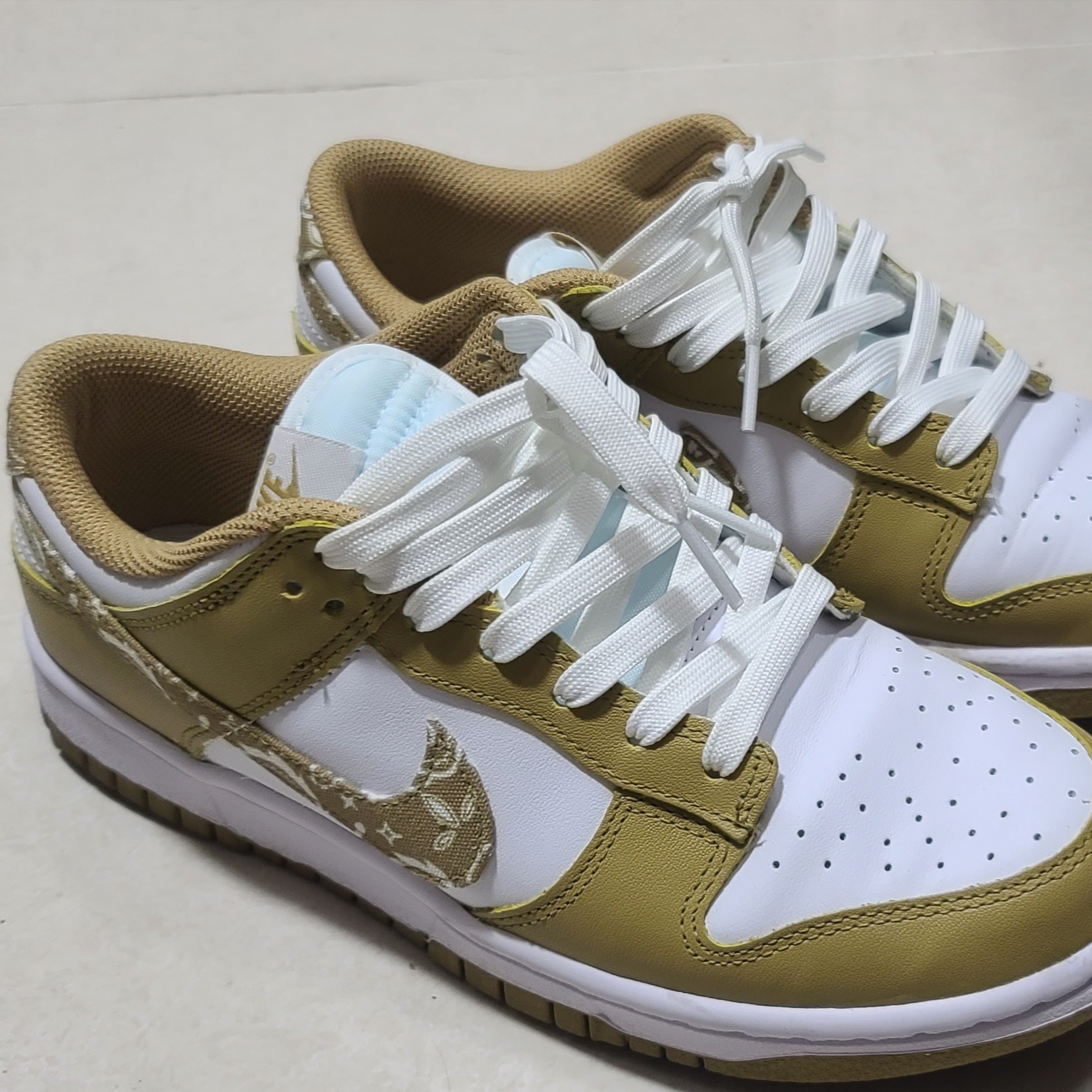 (W) Nike Dunk Low Essential Barley Paisley 착용 스타일