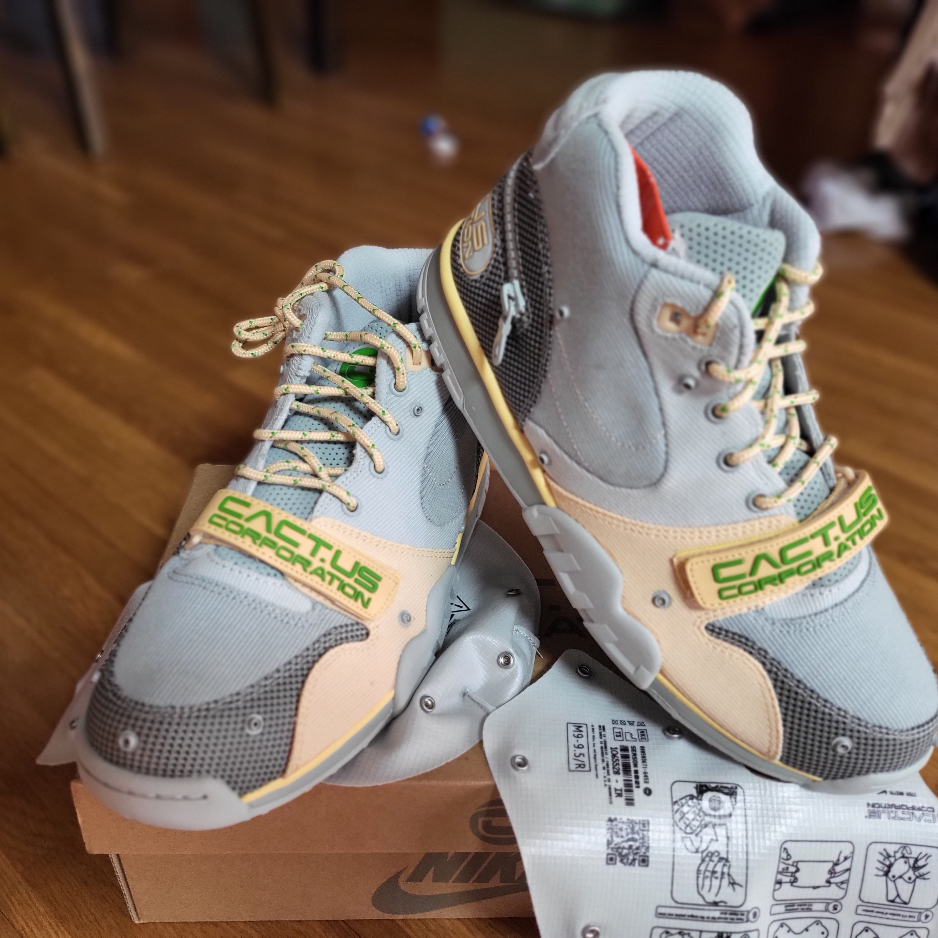 Nike x Travis Scott Nike Air Trainer 1 Grey Haze and Dusty Sage 착용 스타일