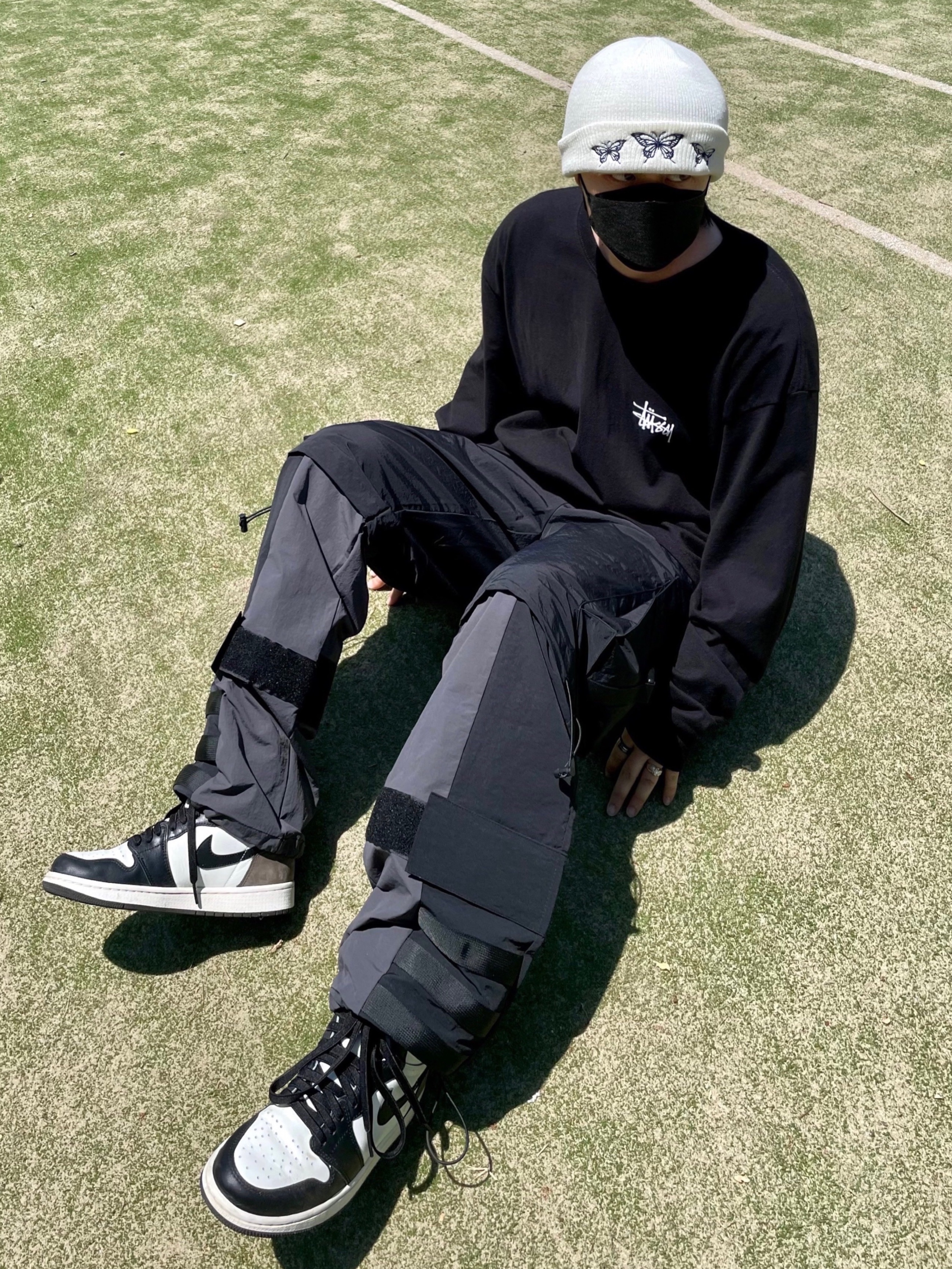 Stussy Basic Stussy LS T-Shirt Black 2022, Jordan 1 Retro High OG Black Mocha 착용 스타일 - 1