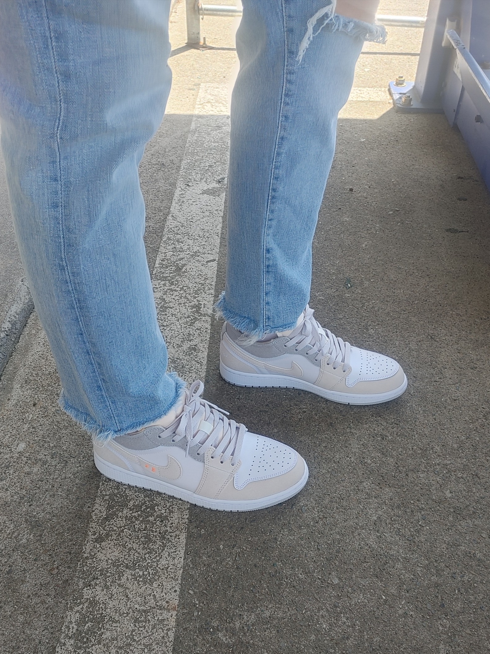 Jordan 1 Low SE Craft White and Phantom 착용 스타일