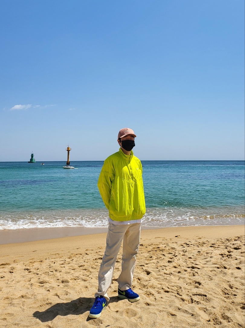 Nike x Stussy Windrunner Jacket Bright Cactus, (W) Nike x Olivia Kim Air Force 1 Low No Cover 착용 스타일 - 2