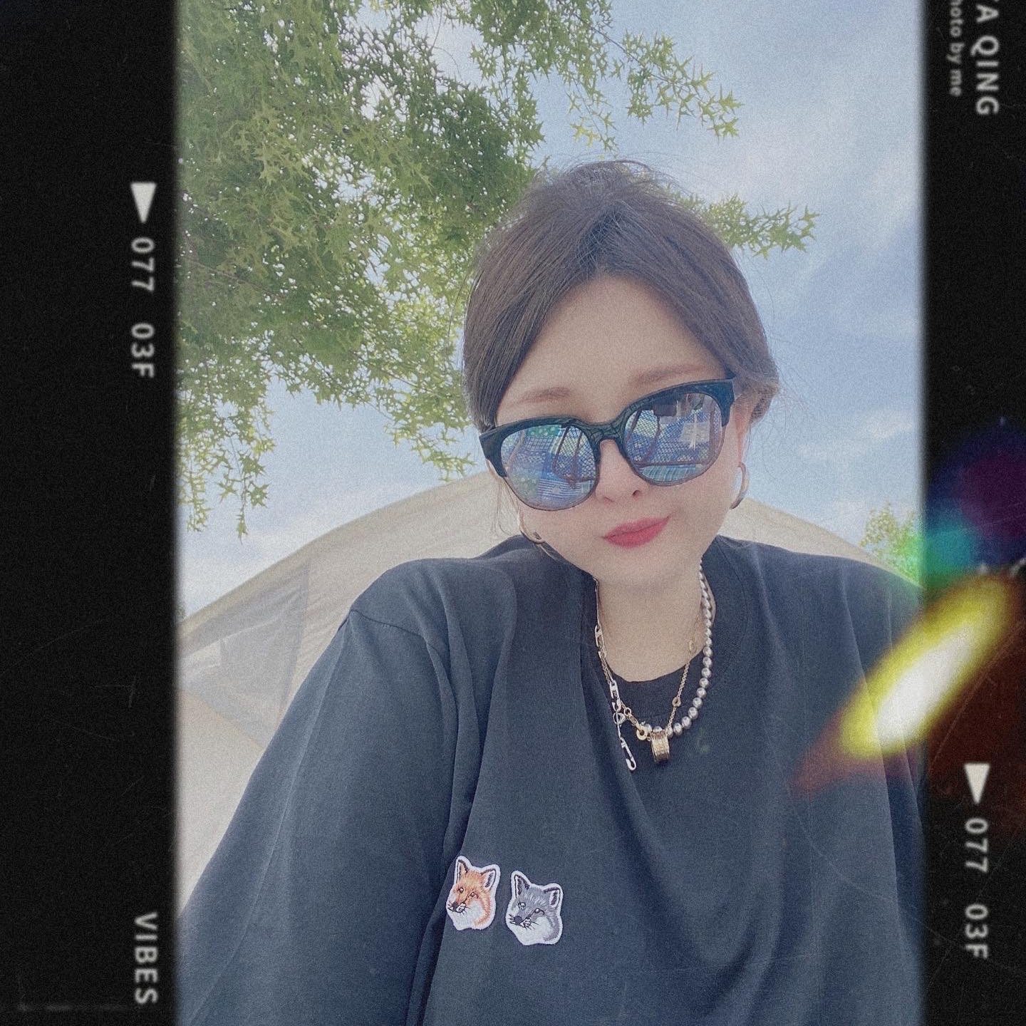 Maison Kitsune Double Fox Head Patch Classic T-Shirt Anthracite 착용 스타일
