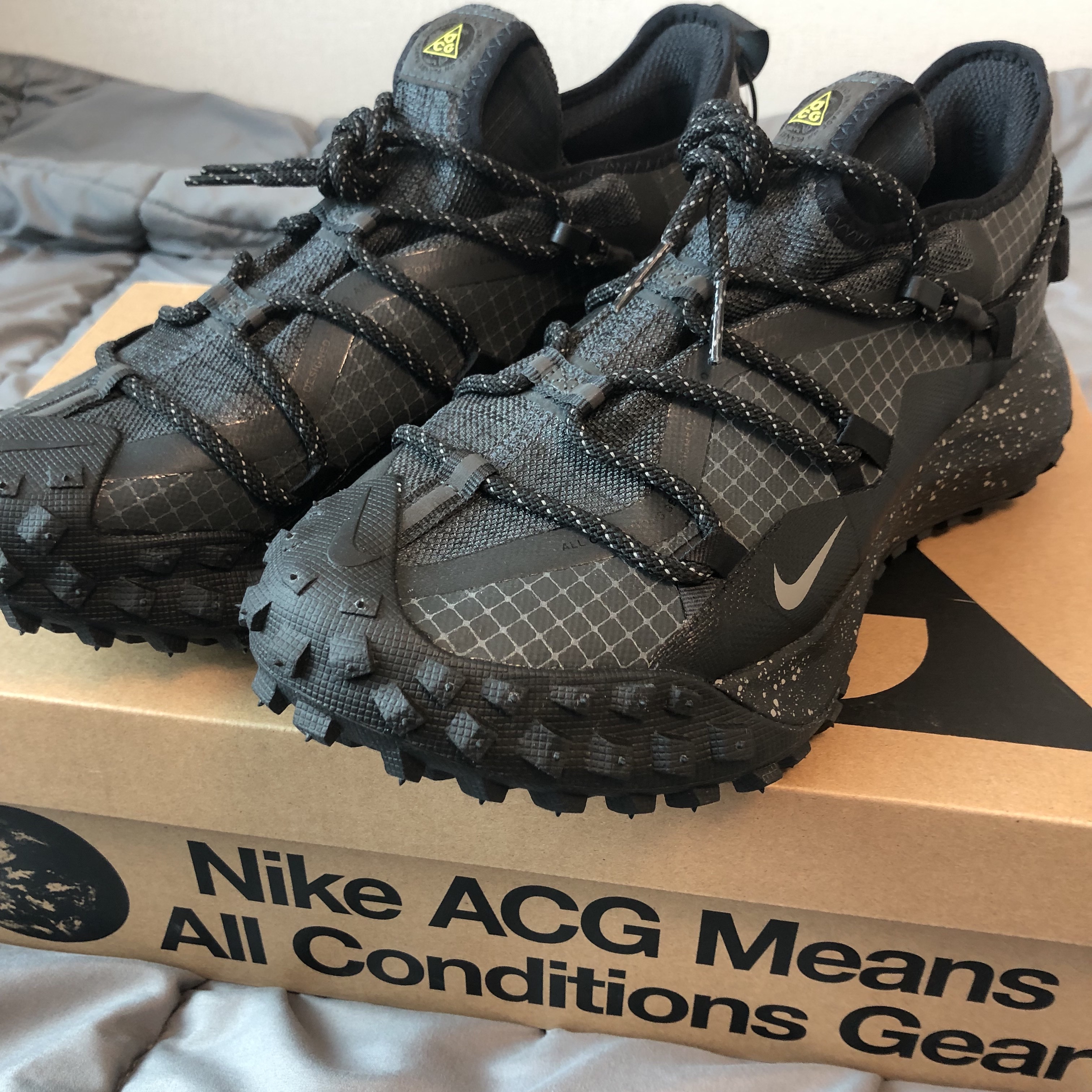 Nike ACG Mountain Fly Low Gore-Tex SE Dark Smoke Grey 착용 스타일