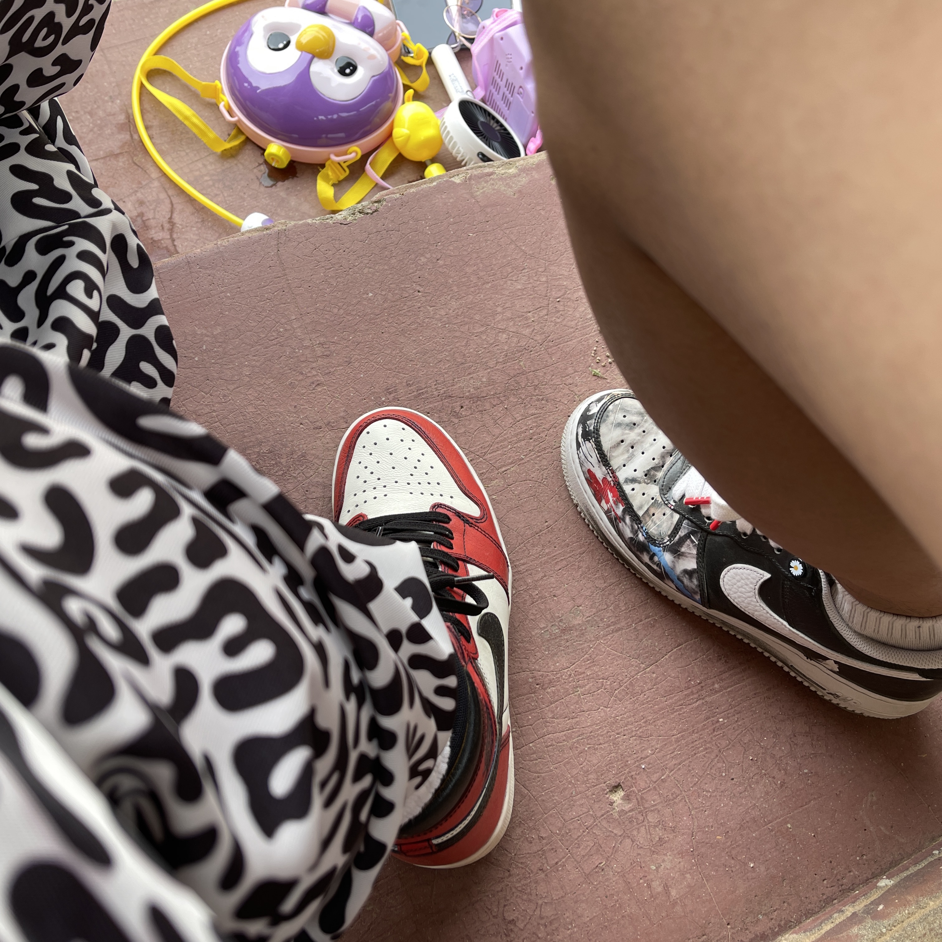 Jordan 1 Retro High OG Defiant SB LA to Chicago, Nike x Peaceminusone Air Force 1 Low Para-Noise 착용 스타일