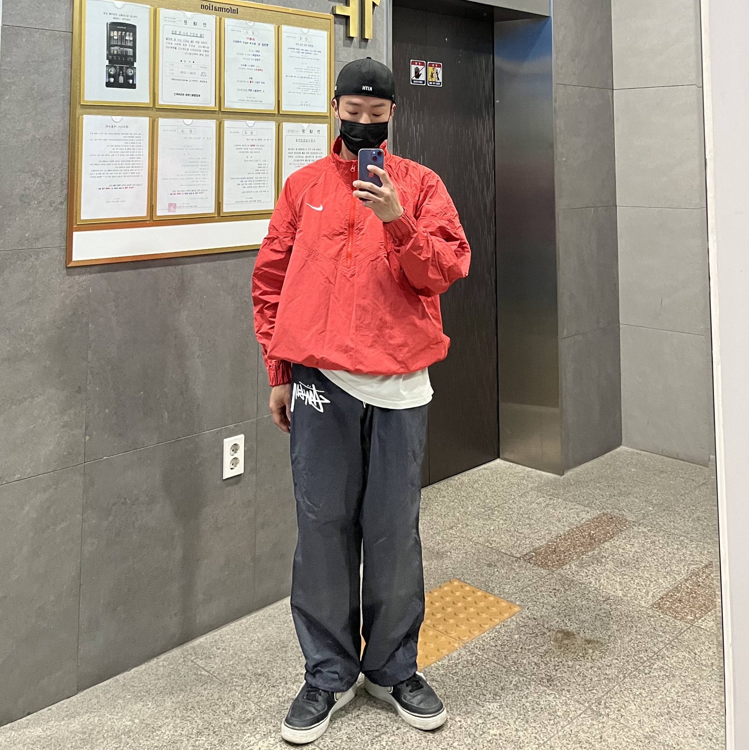 Nike x Stussy Windrunner Jacket Habanero Red, Nike x Stussy Beach Pants Off Noir 착용 스타일