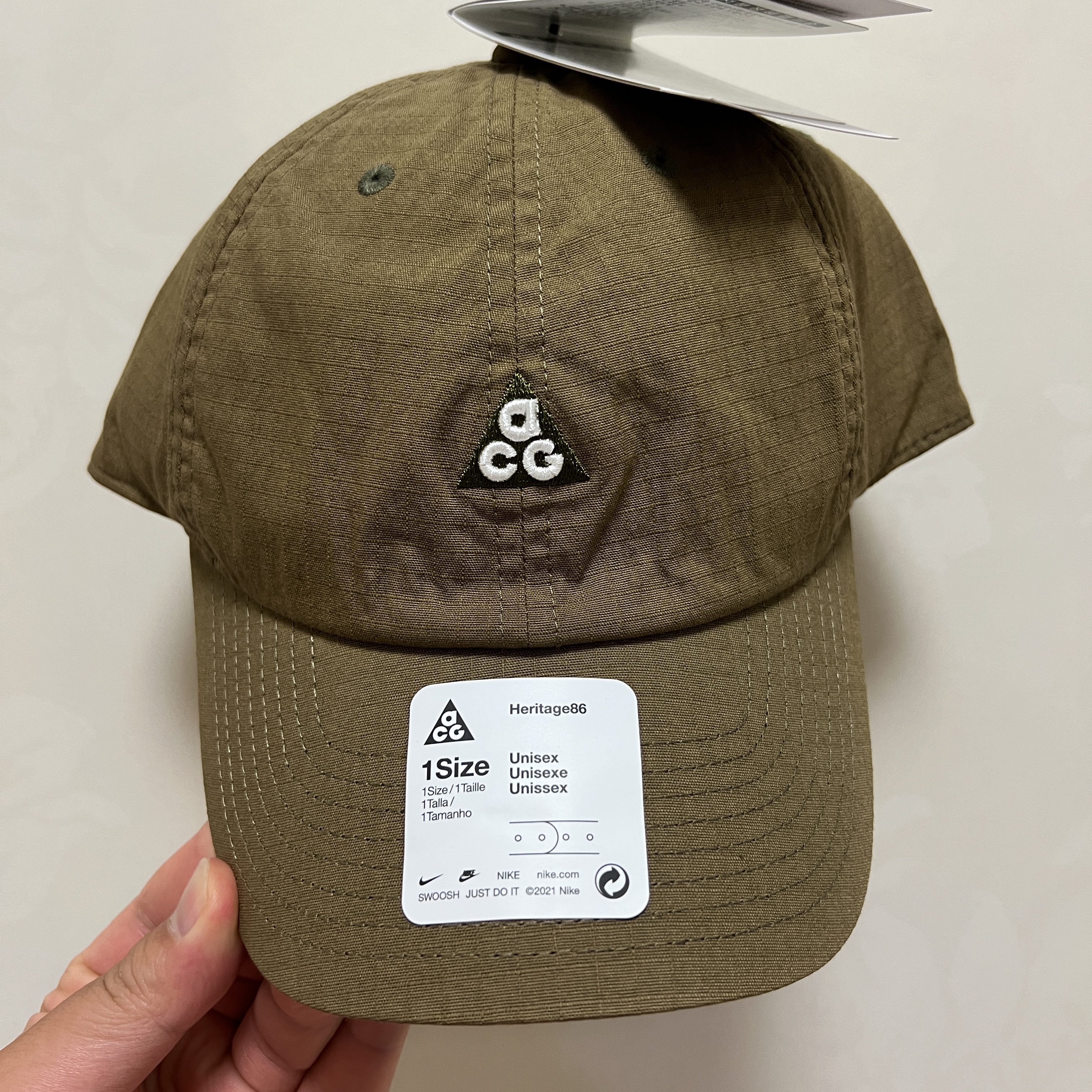 Nike ACG Heritage 86 Cap Hazel Rush 착용 스타일