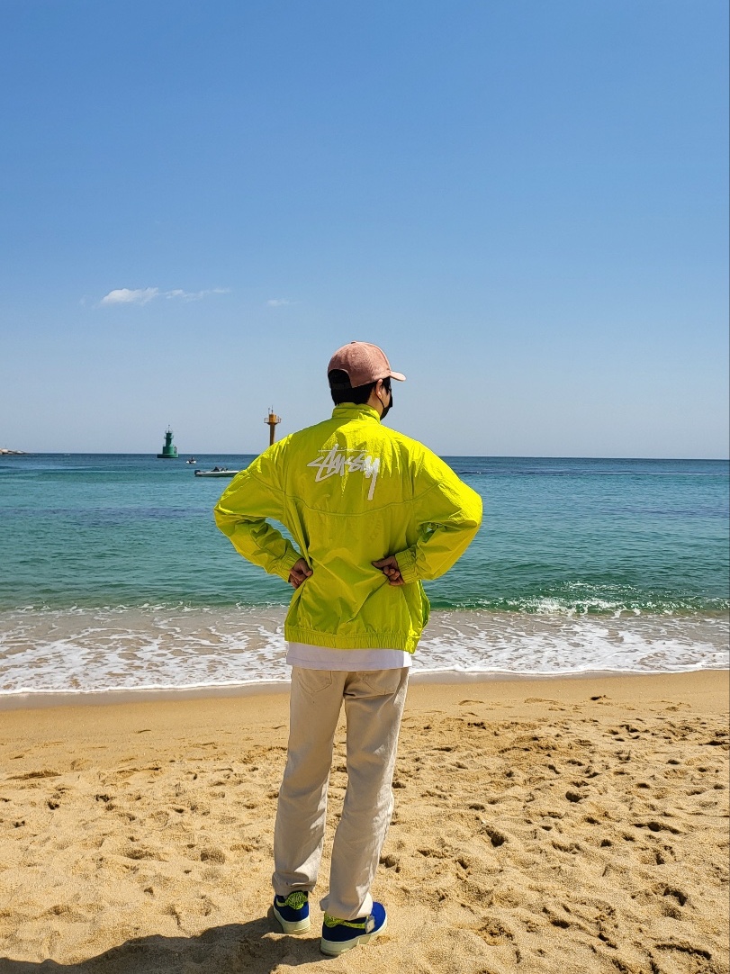Nike x Stussy Windrunner Jacket Bright Cactus, (W) Nike x Olivia Kim Air Force 1 Low No Cover 착용 스타일 - 1