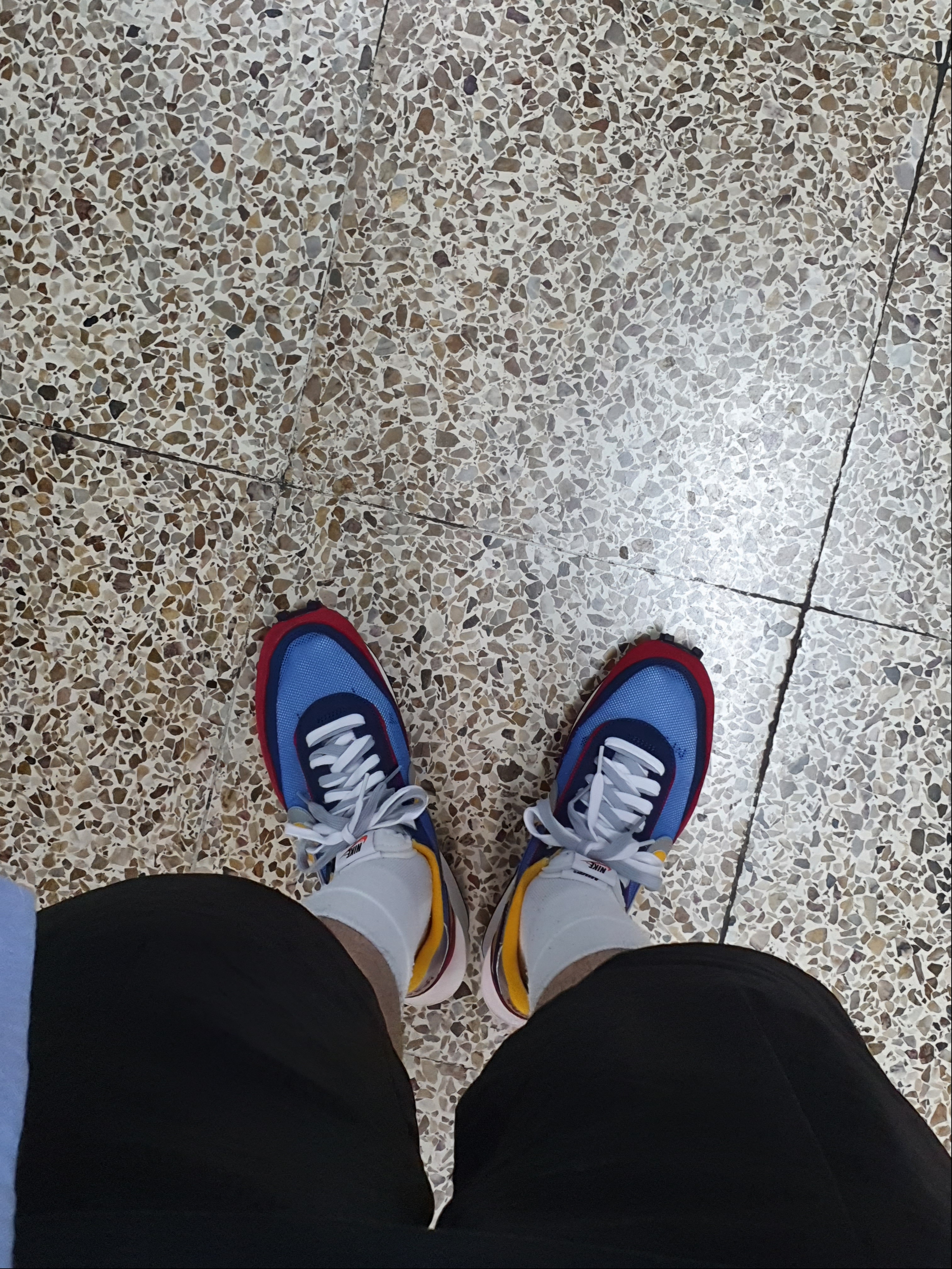 Nike x Sacai LDWaffle Blue Multi 착용 스타일 - 2