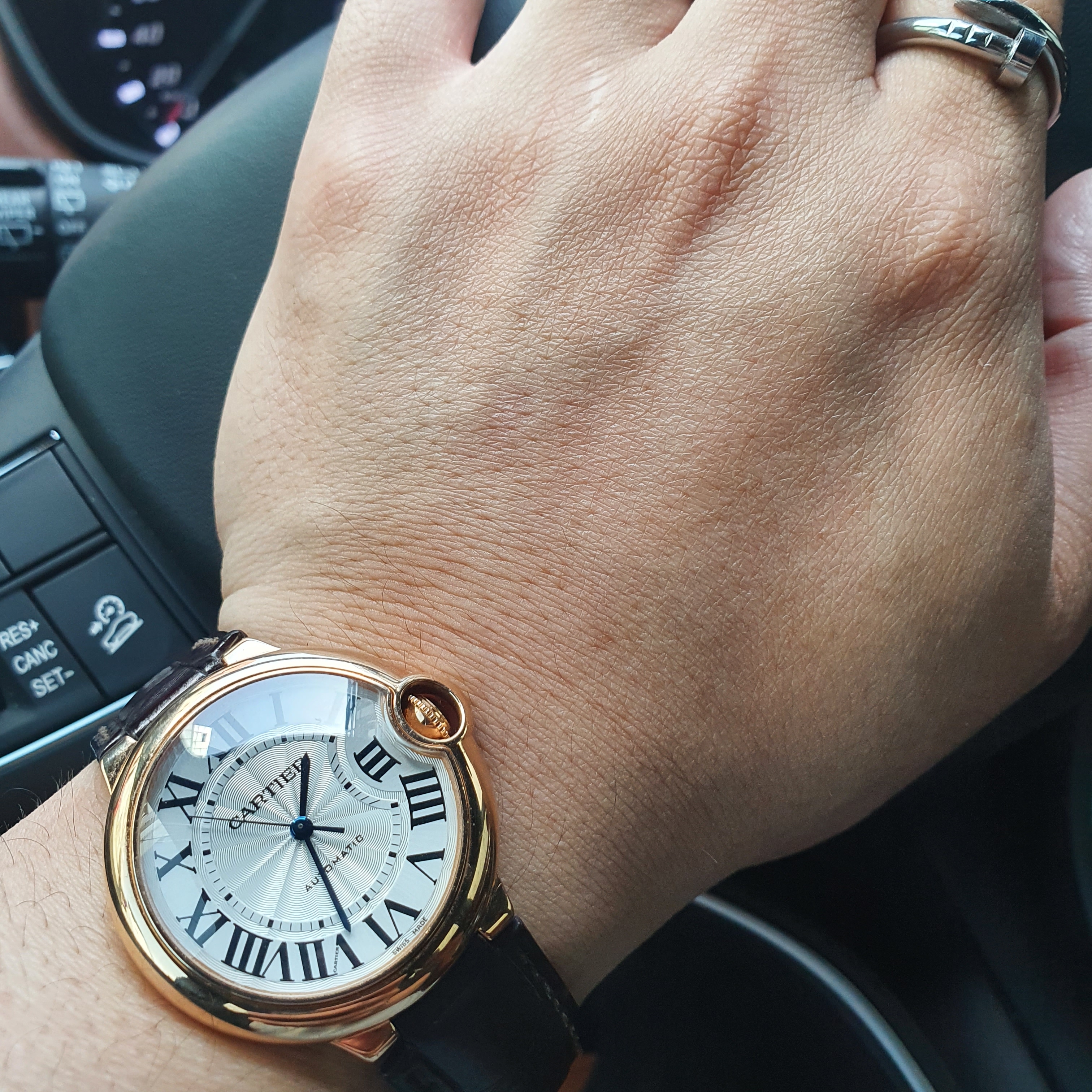 Cartier Ballon Bleu Watch 28 Quartz Steel Bracelet Steel 착용 스타일