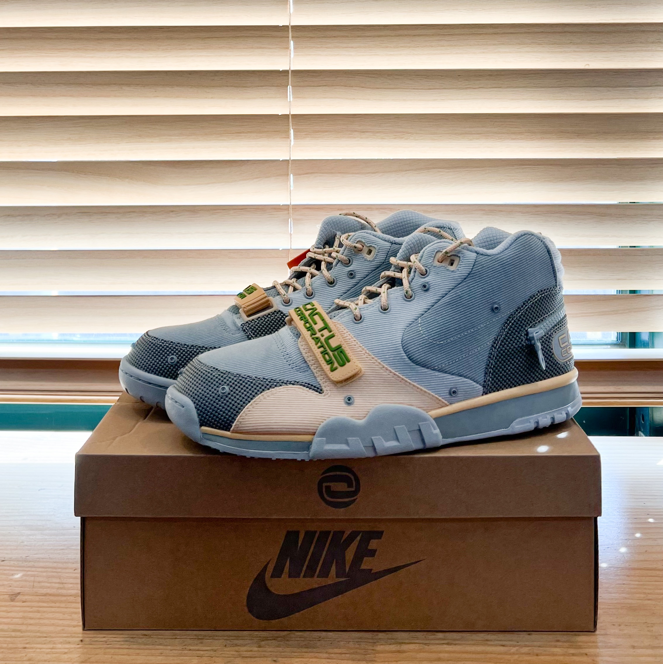 Nike x Travis Scott Nike Air Trainer 1 Grey Haze and Dusty Sage 착용 스타일 - 2