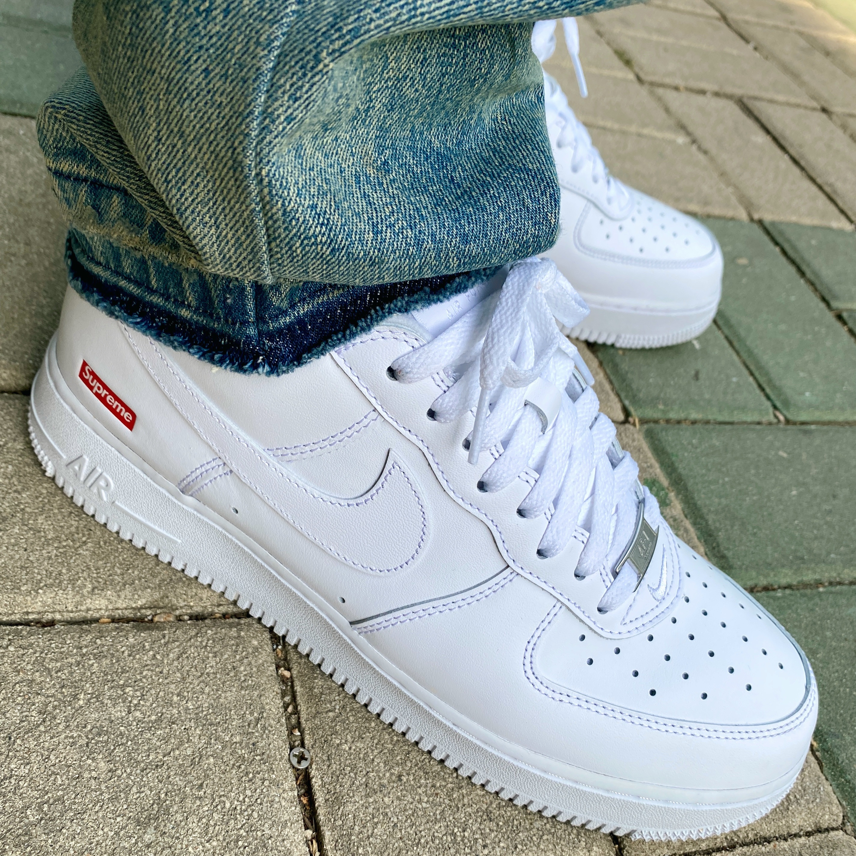 Nike x Supreme Air Force 1 Low White 착용 스타일