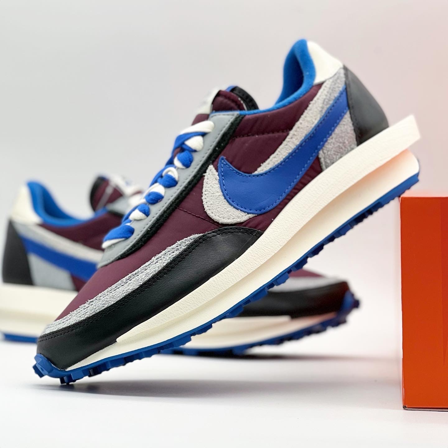 Nike x Sacai x Undercover LDWaffle Night Maroon Team Royal 착용 스타일 - 4