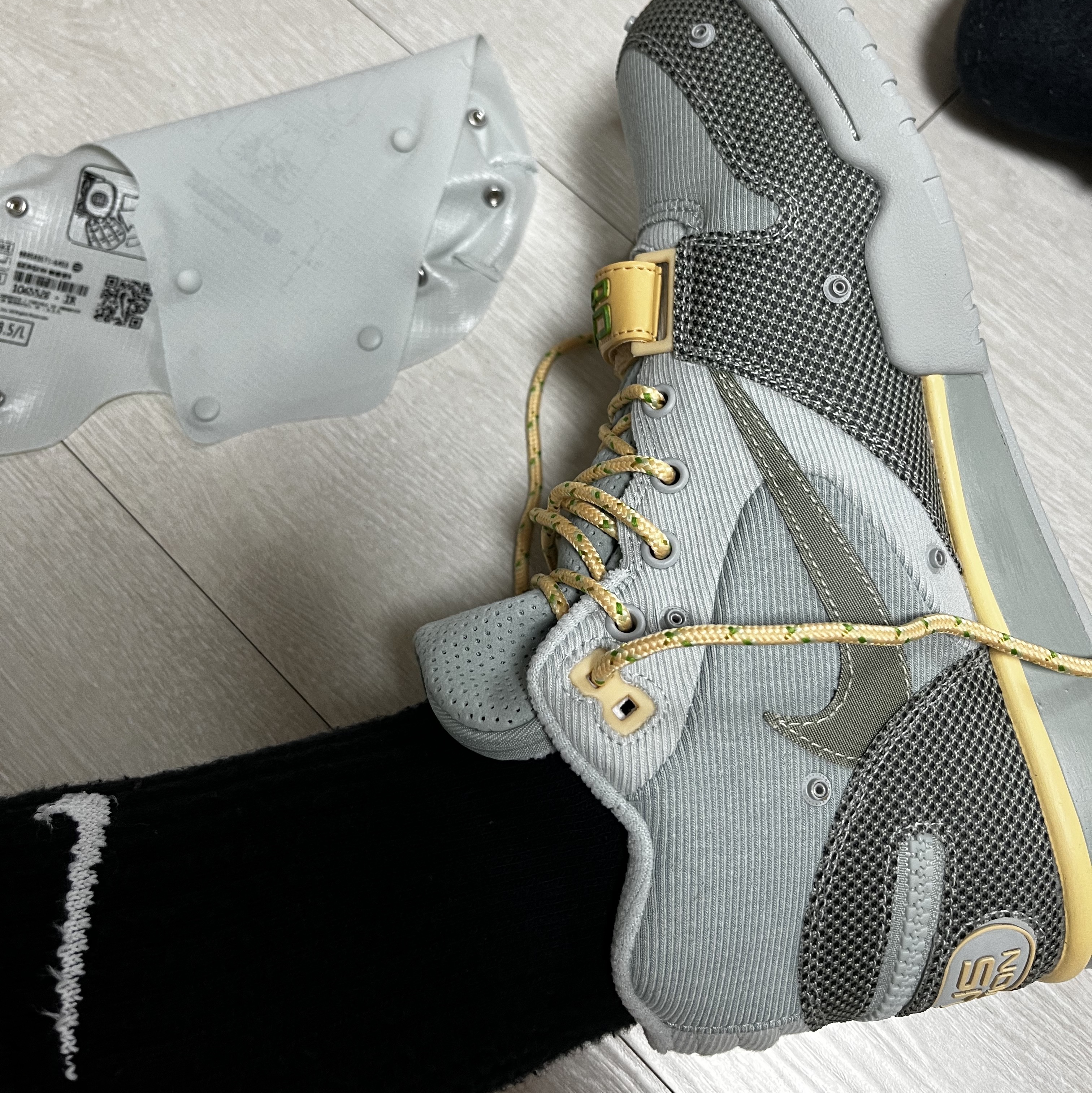 Nike x Travis Scott Nike Air Trainer 1 Grey Haze and Dusty Sage 착용 스타일