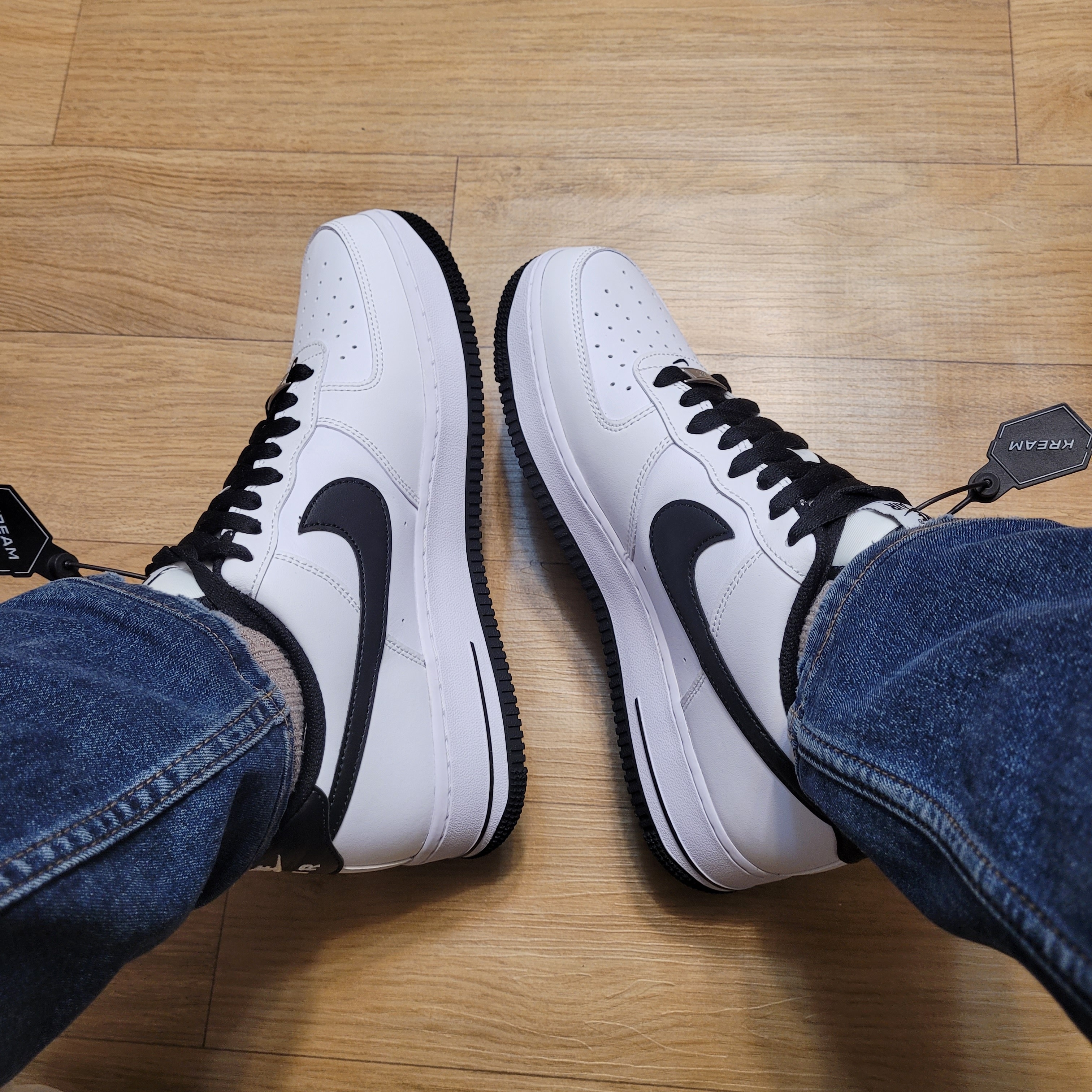 Nike Air Force 1 '07 White Black 착용 스타일 - 3