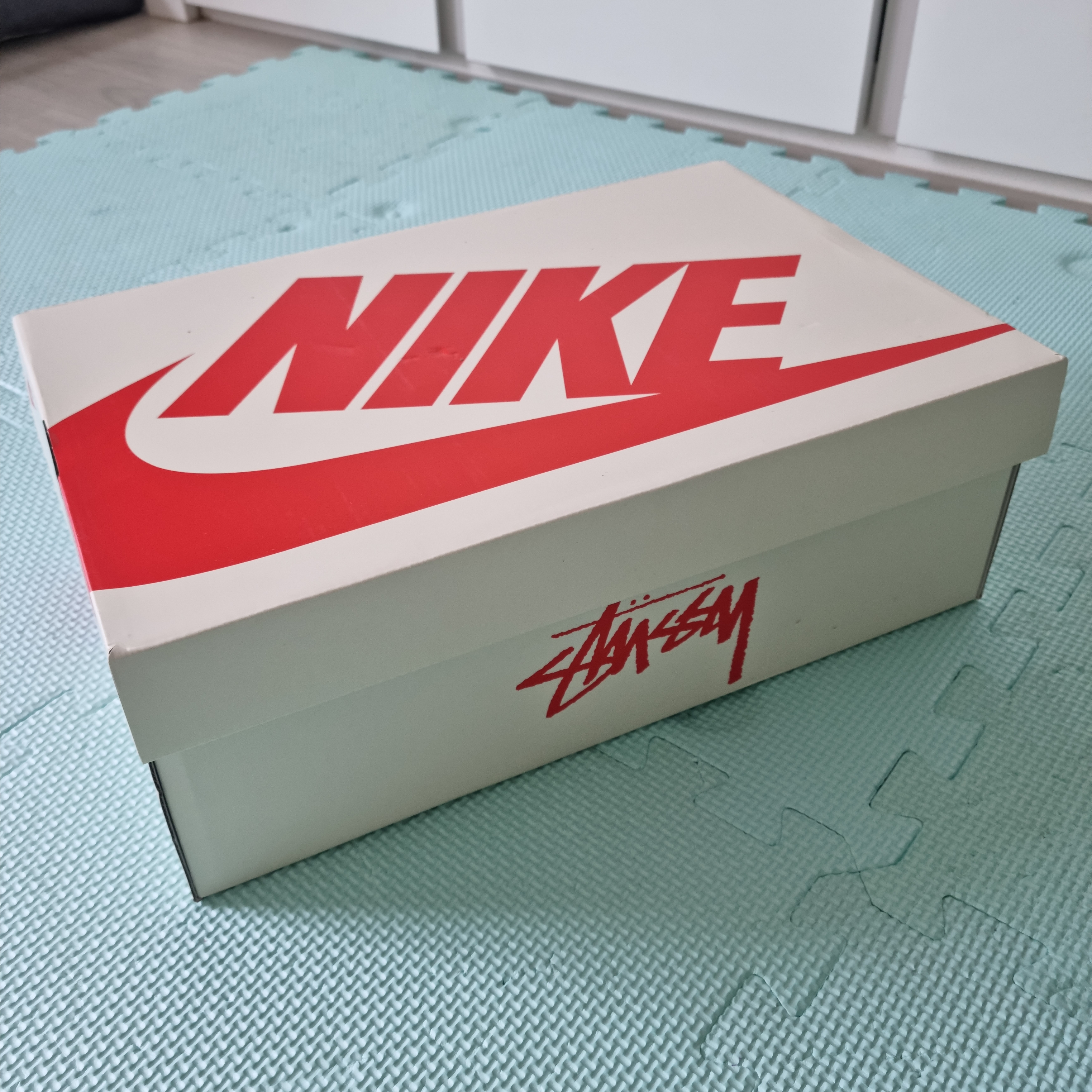 Nike x Stussy Air Force 1 '07 Mid SP Black and Light Bone 착용 스타일 - 1