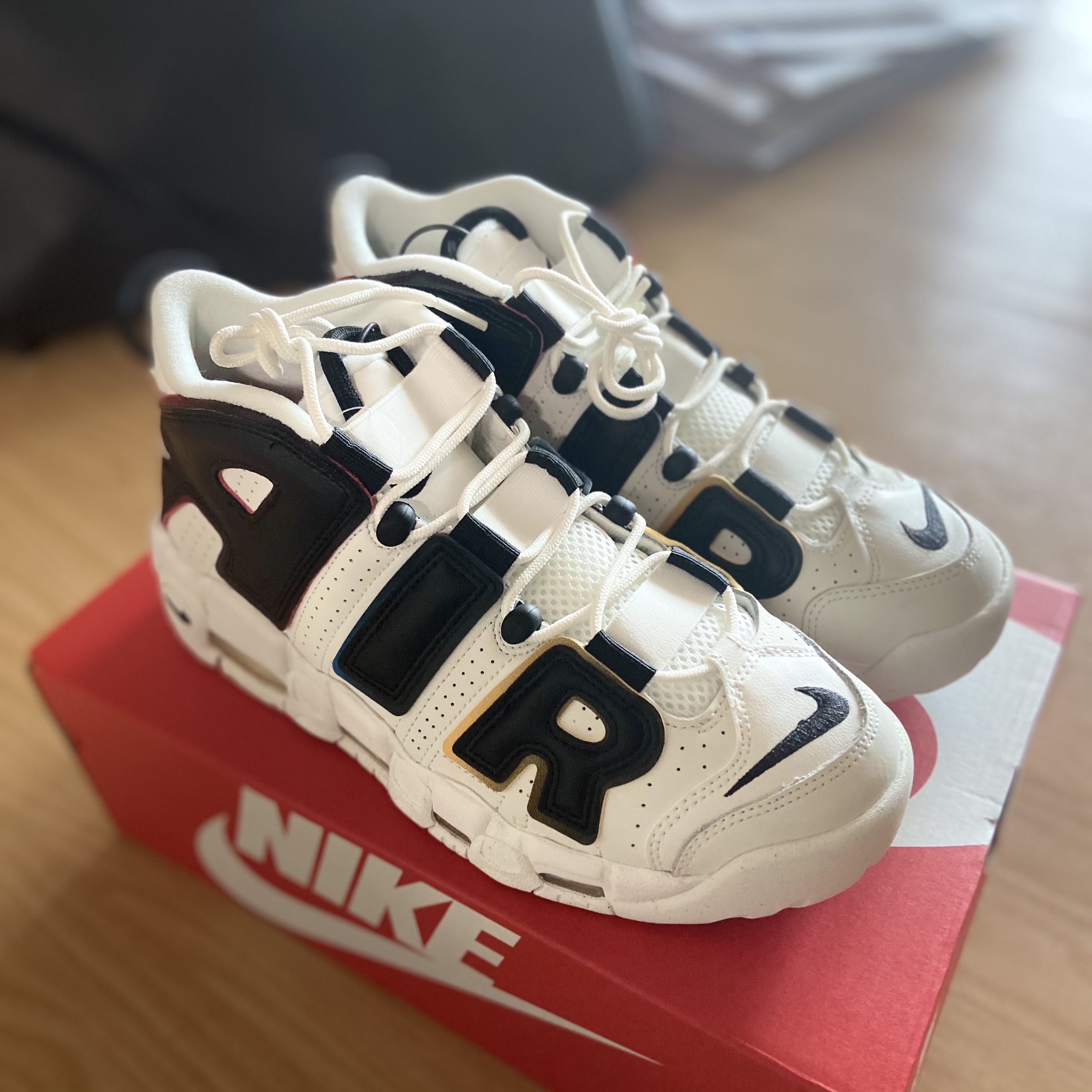 Nike Air More Uptempo 96 Trading Cards 착용 스타일